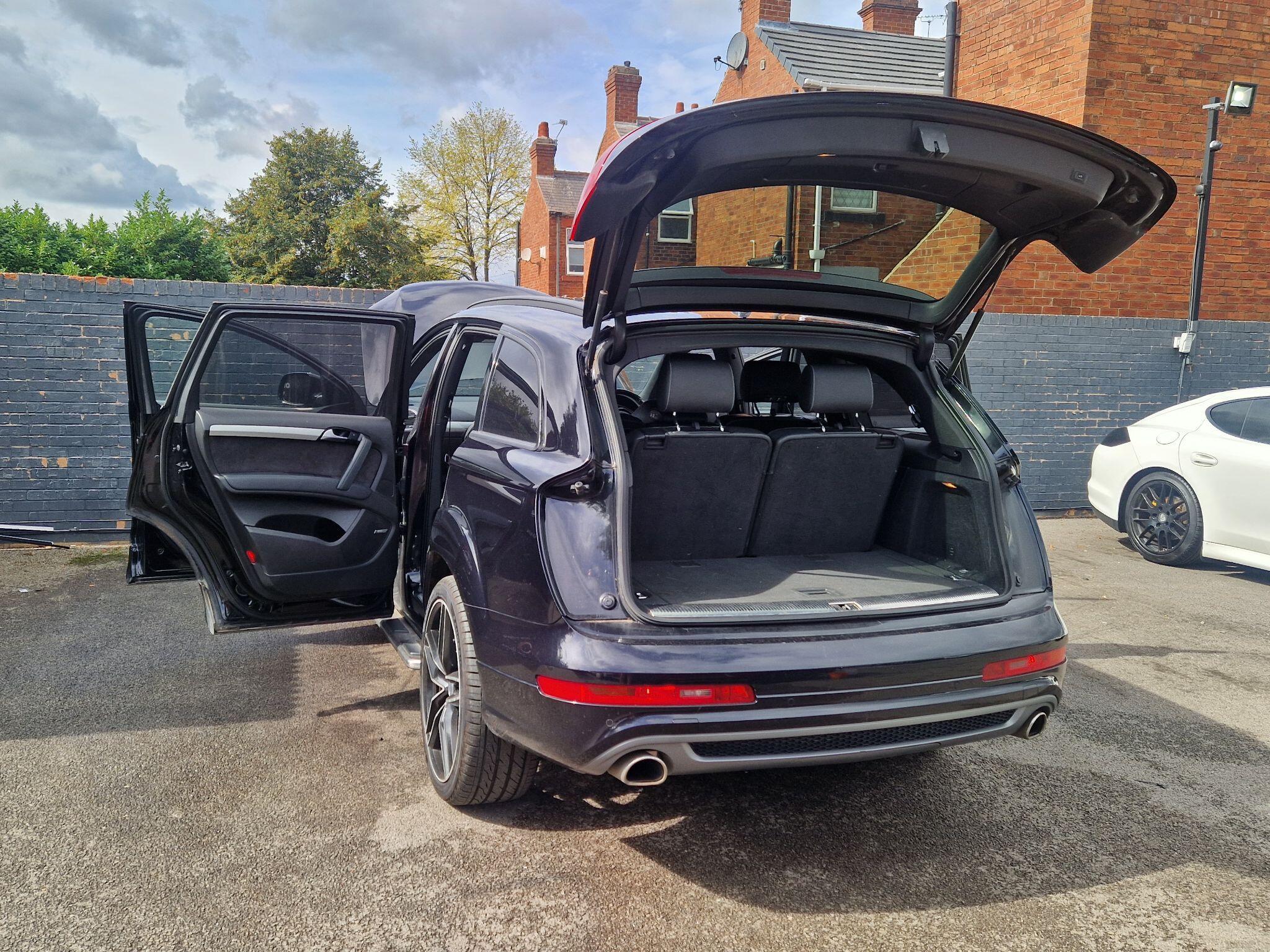Audi Q7 - Image 9