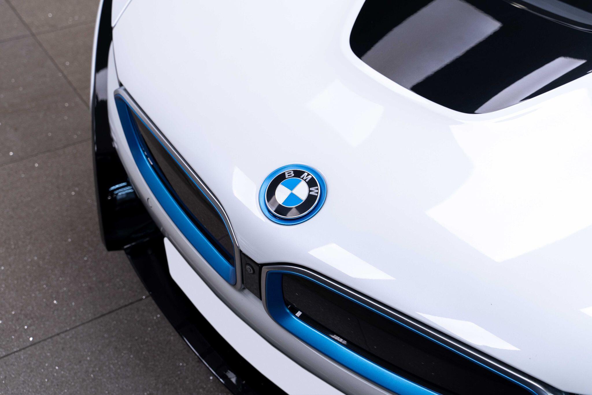 BMW i8 - Image 35