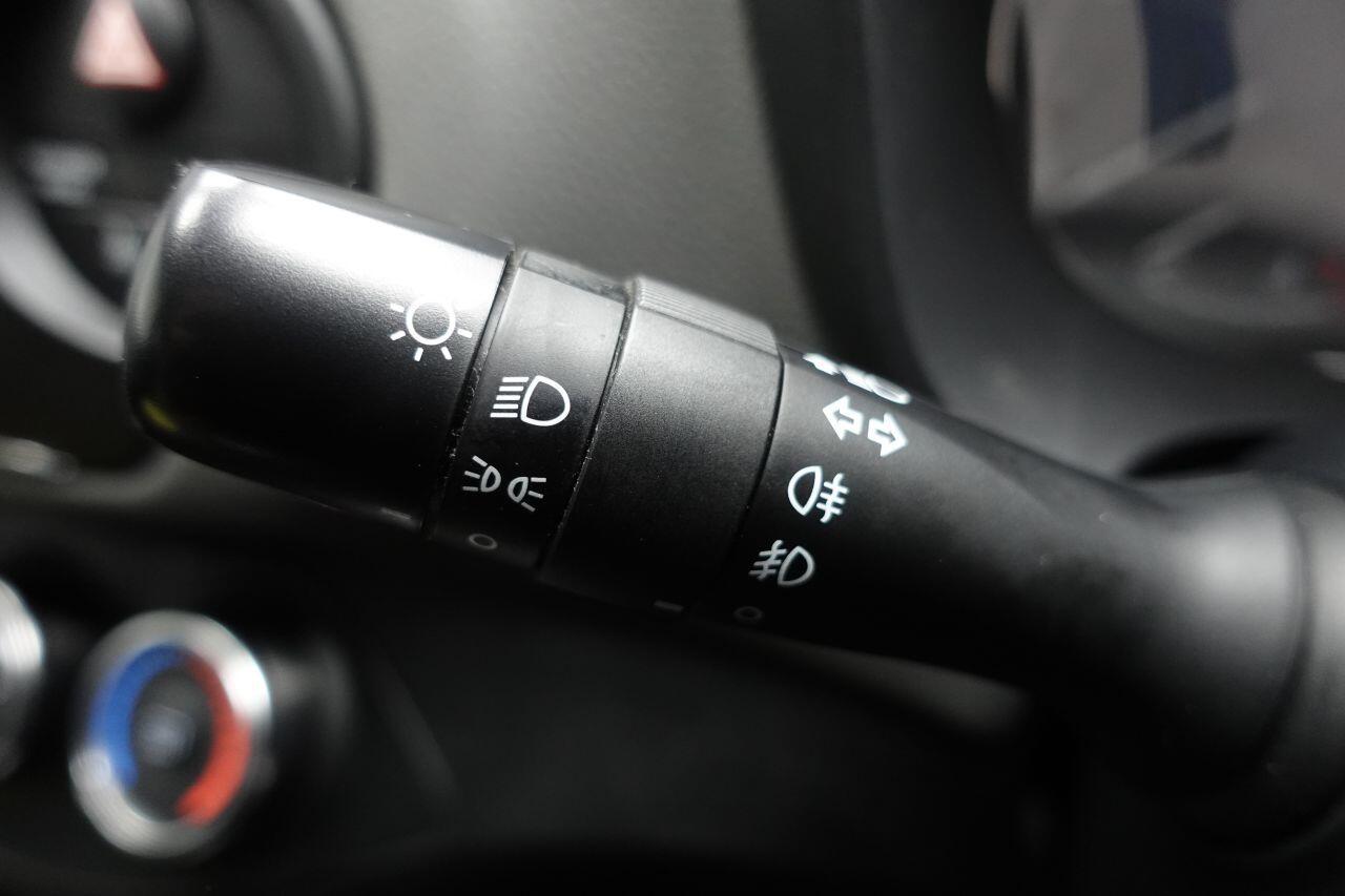 Toyota Yaris - Image 30