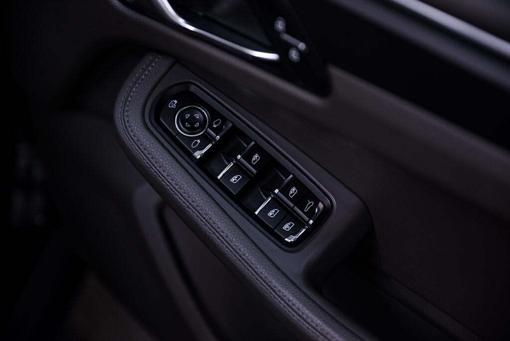 Porsche Macan - Image 35