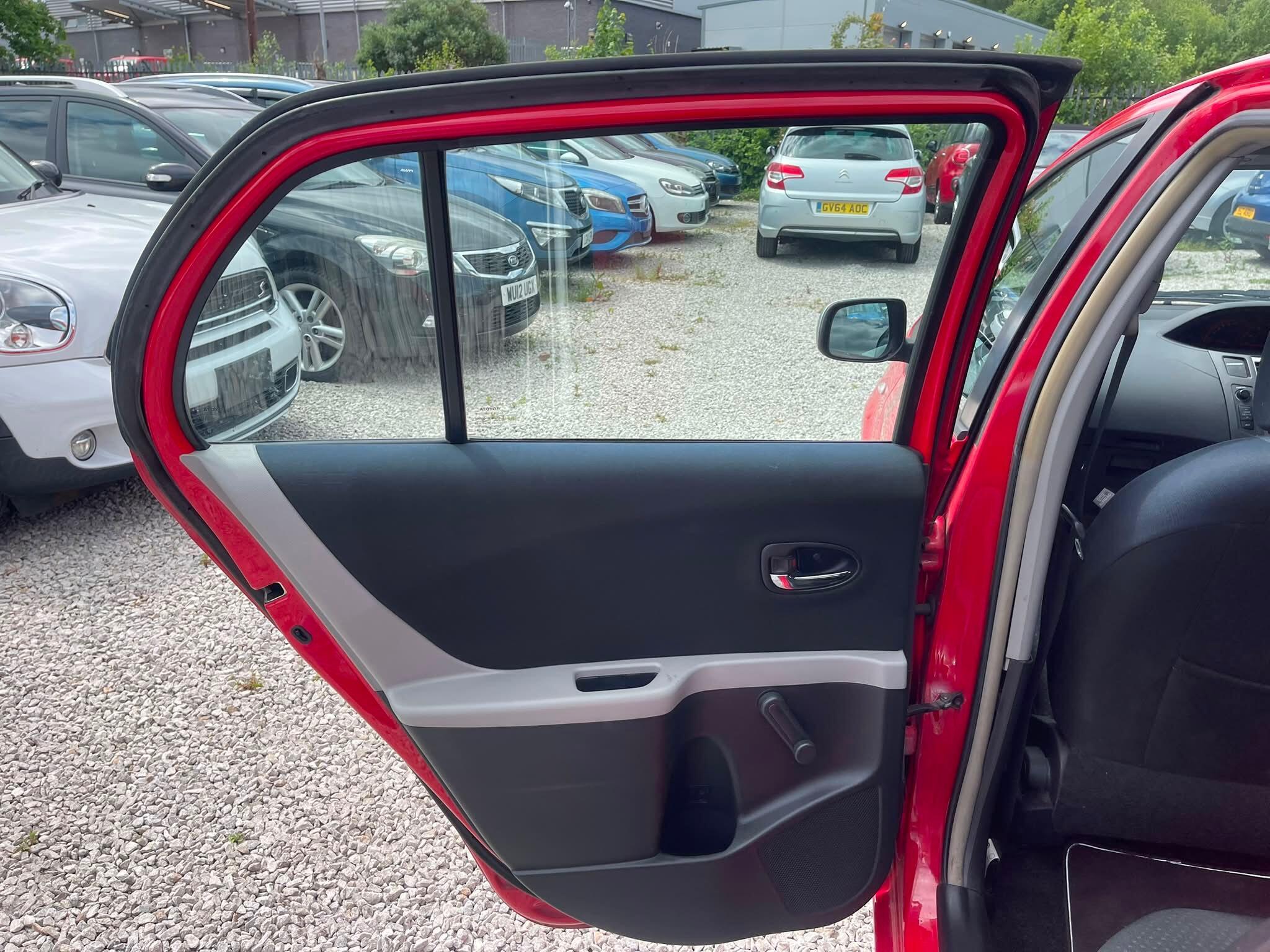 Toyota Yaris - Image 15