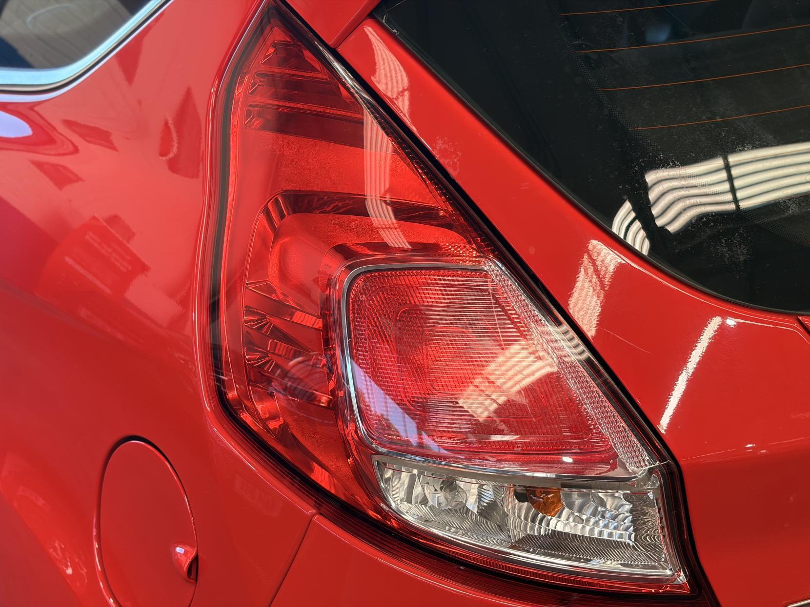 Ford Fiesta - Image 10