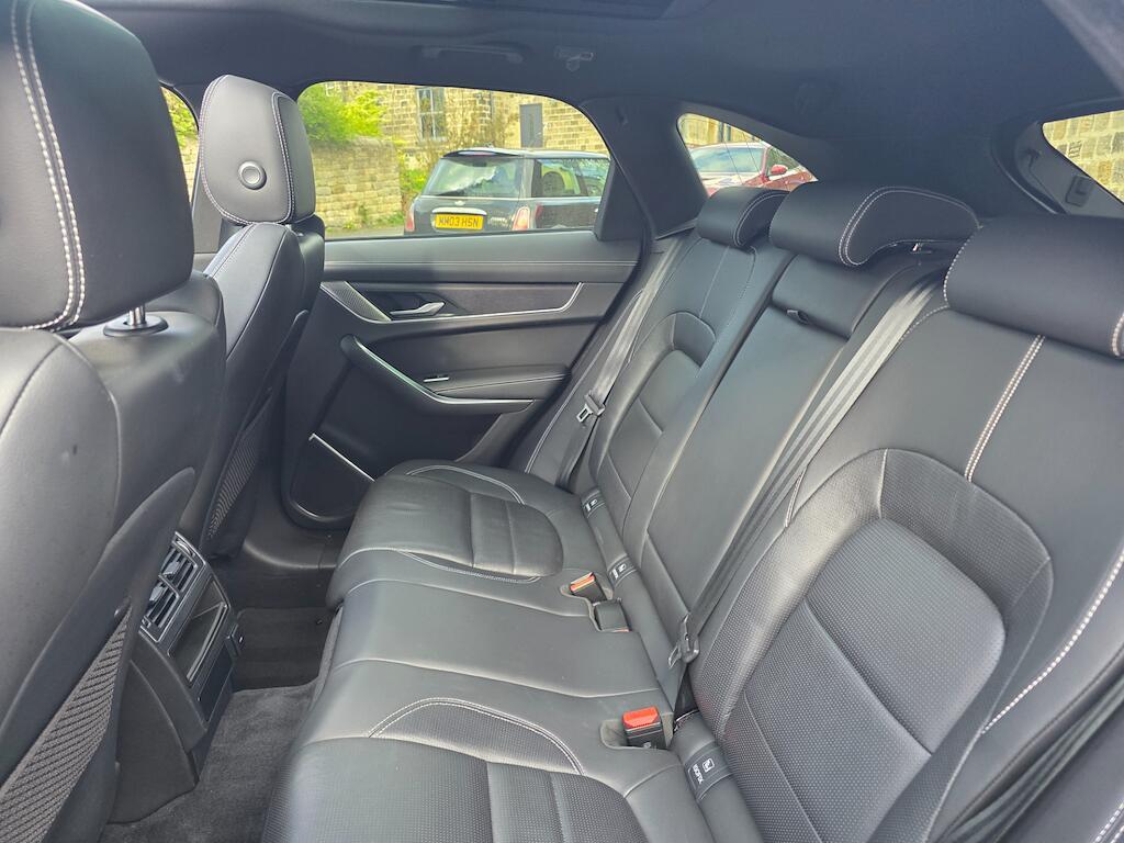 Jaguar F-Pace - Image 28