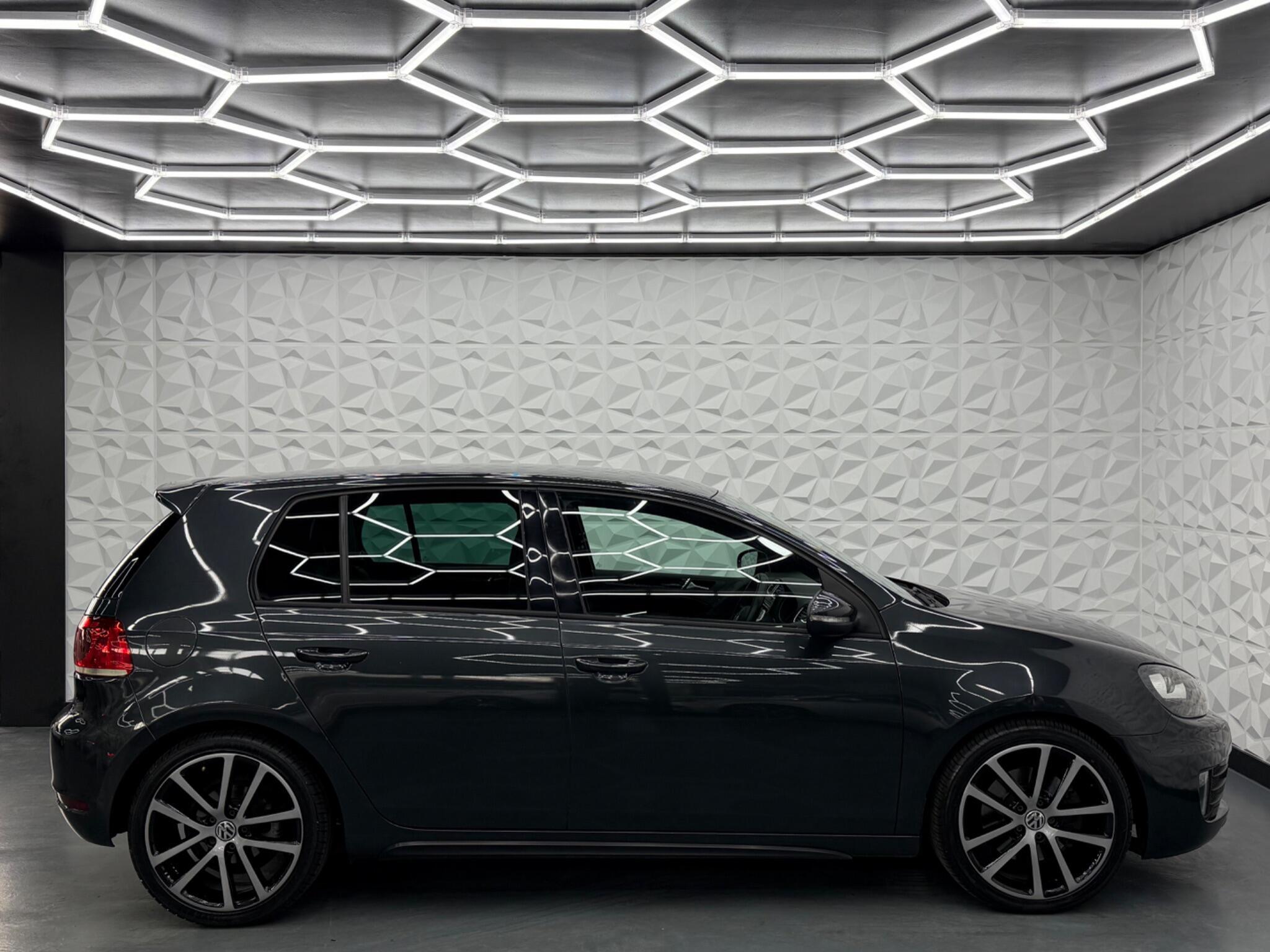 Volkswagen Golf - Image 12