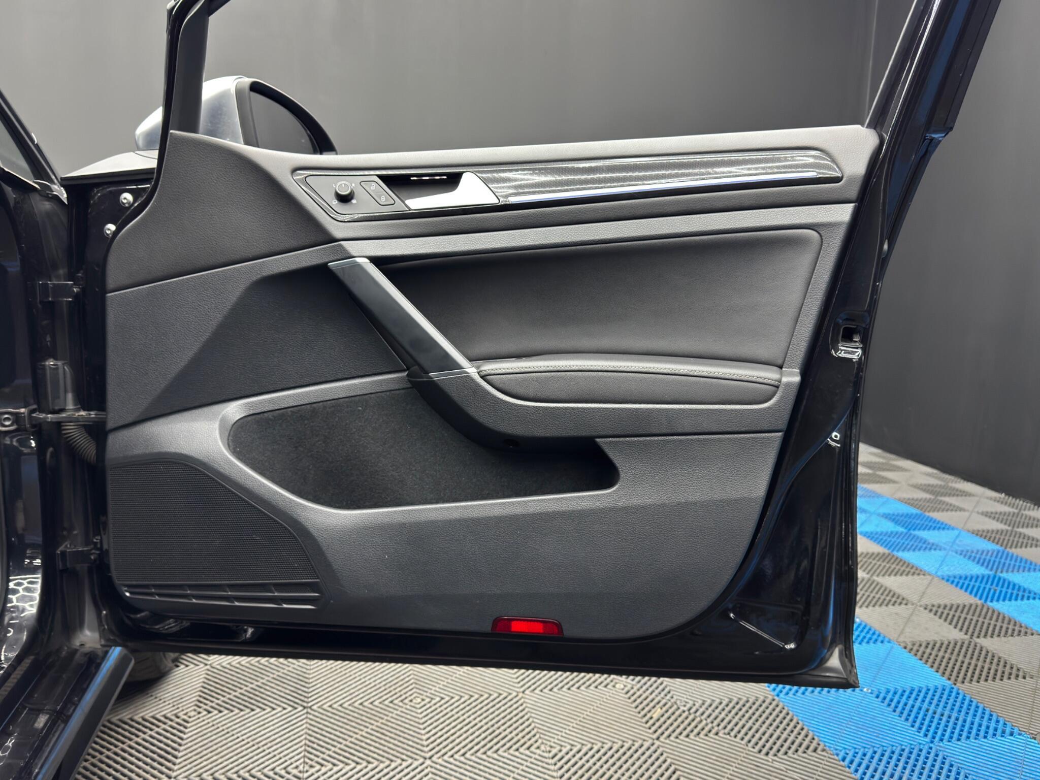 Volkswagen Golf - Image 40