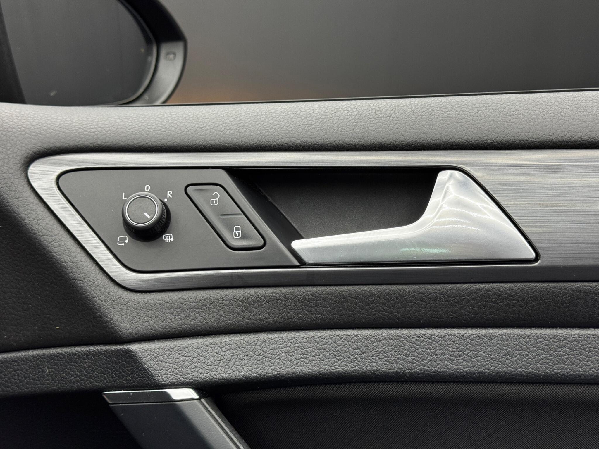 Volkswagen Golf - Image 37