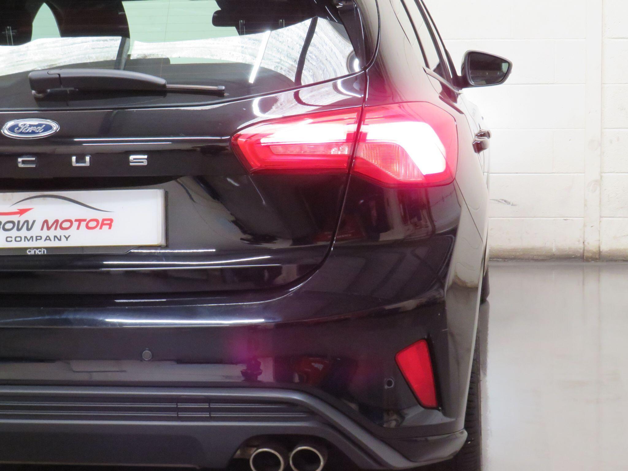 Ford Focus - Image 12