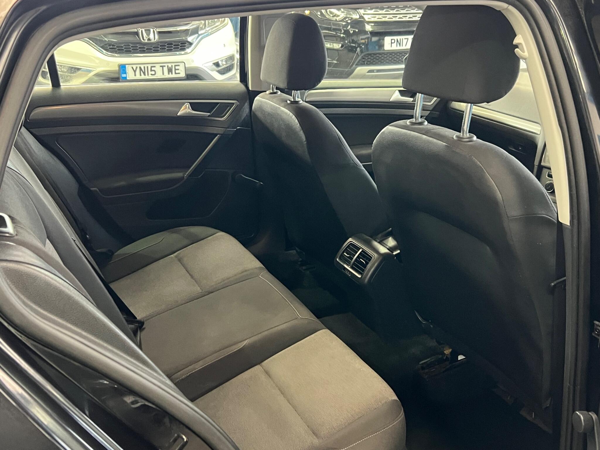 Volkswagen Golf - Image 18