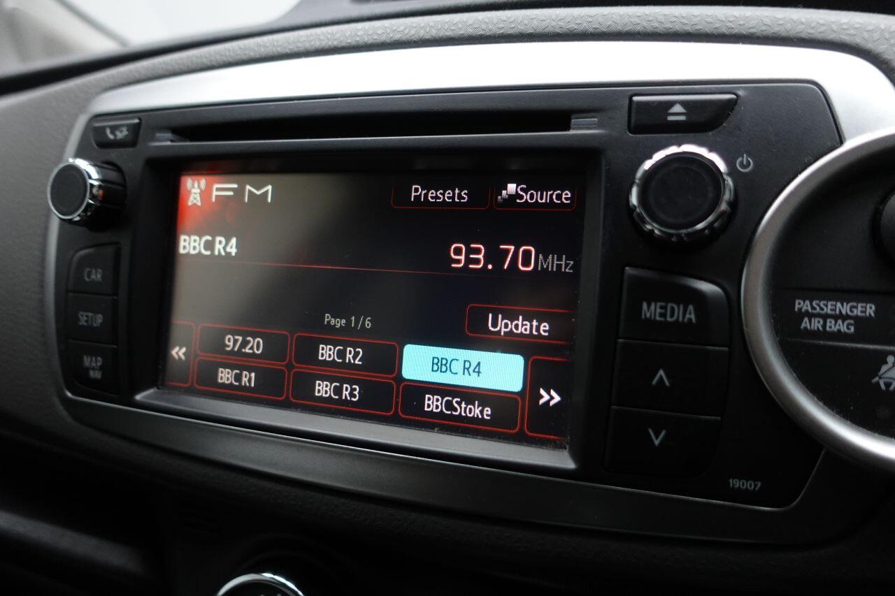 Toyota Yaris - Image 23