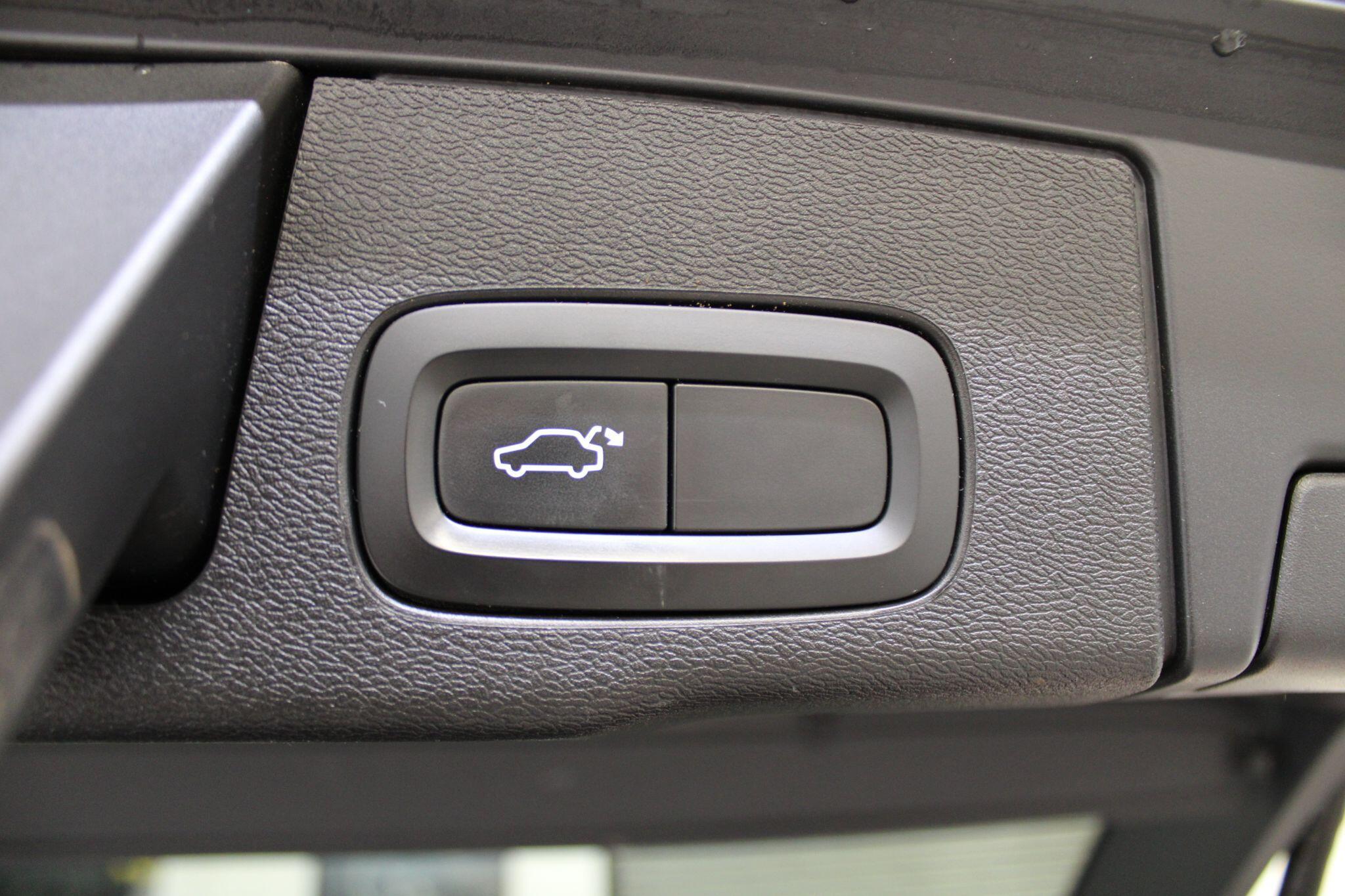 Volvo XC60 - Image 17