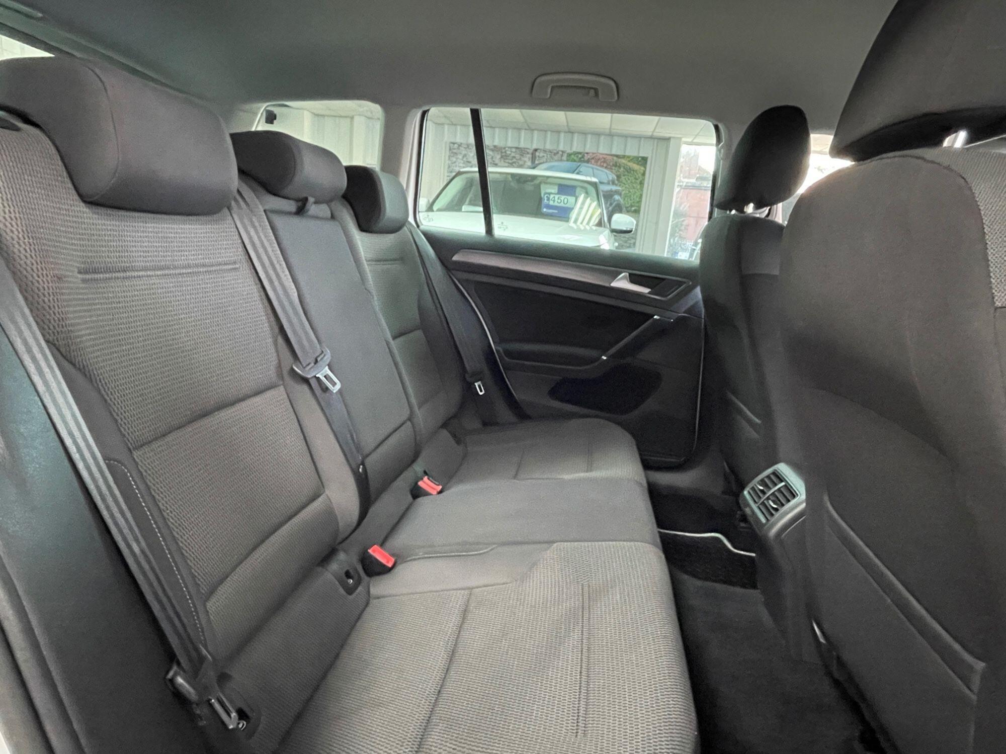 Volkswagen Golf - Image 29