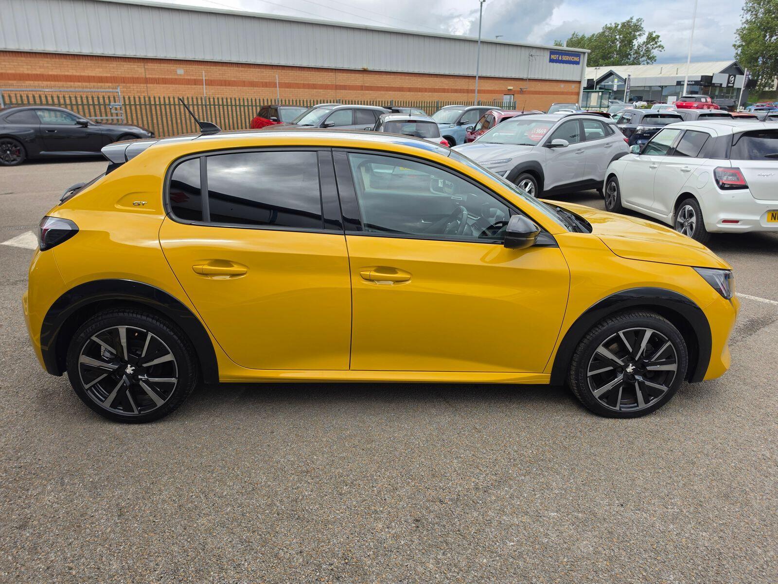 Peugeot 208 - Image 12