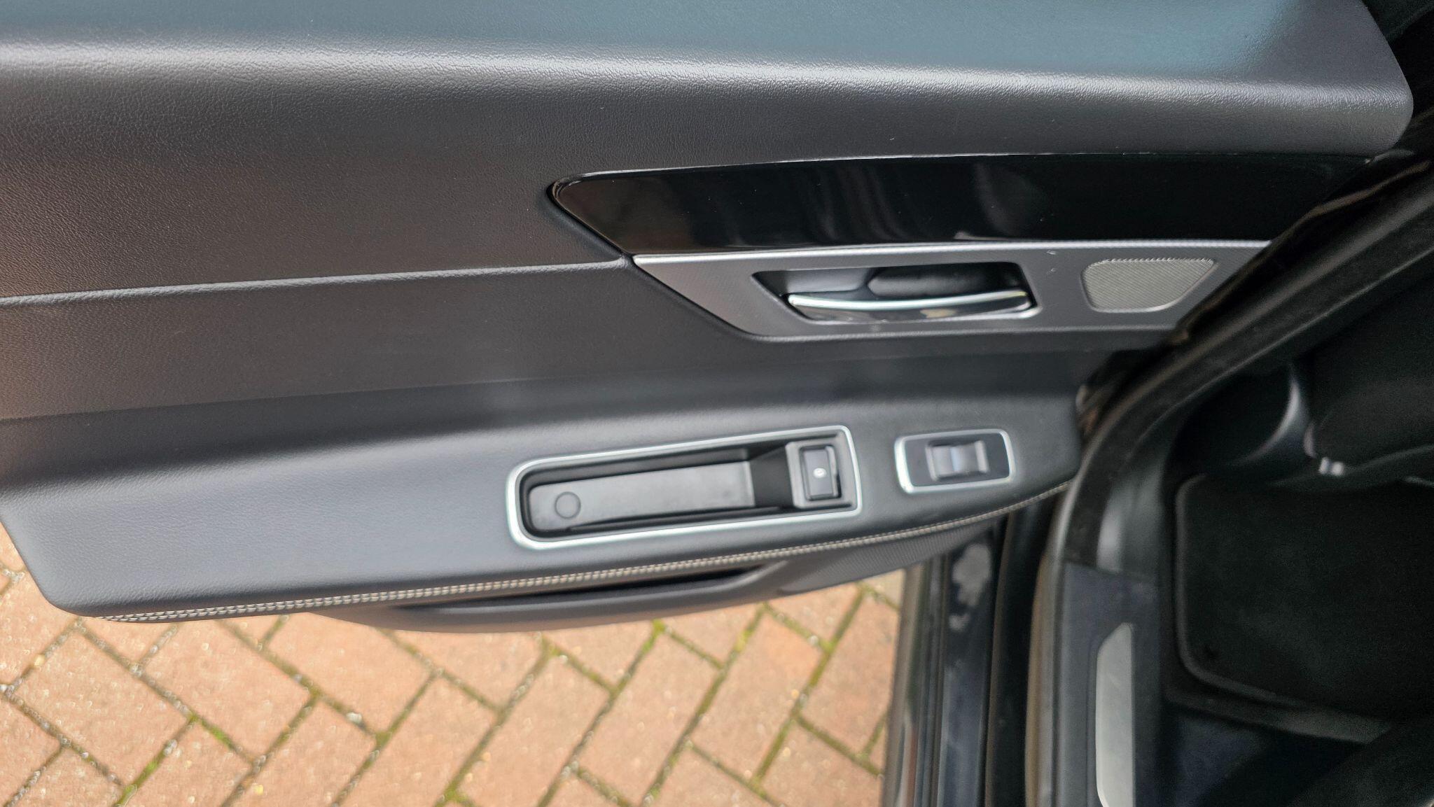 Jaguar XF - Image 45