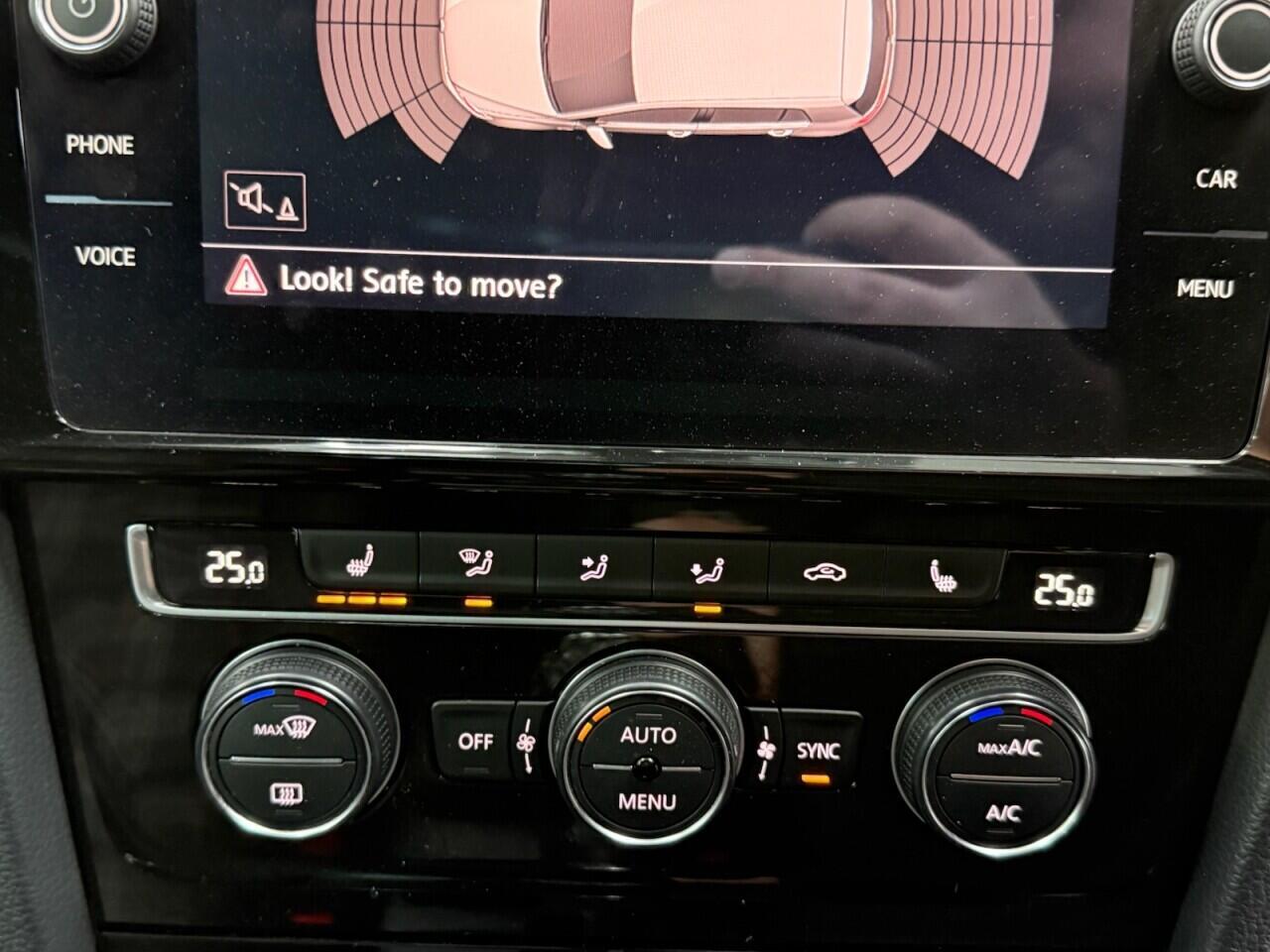 Volkswagen Golf - Image 23