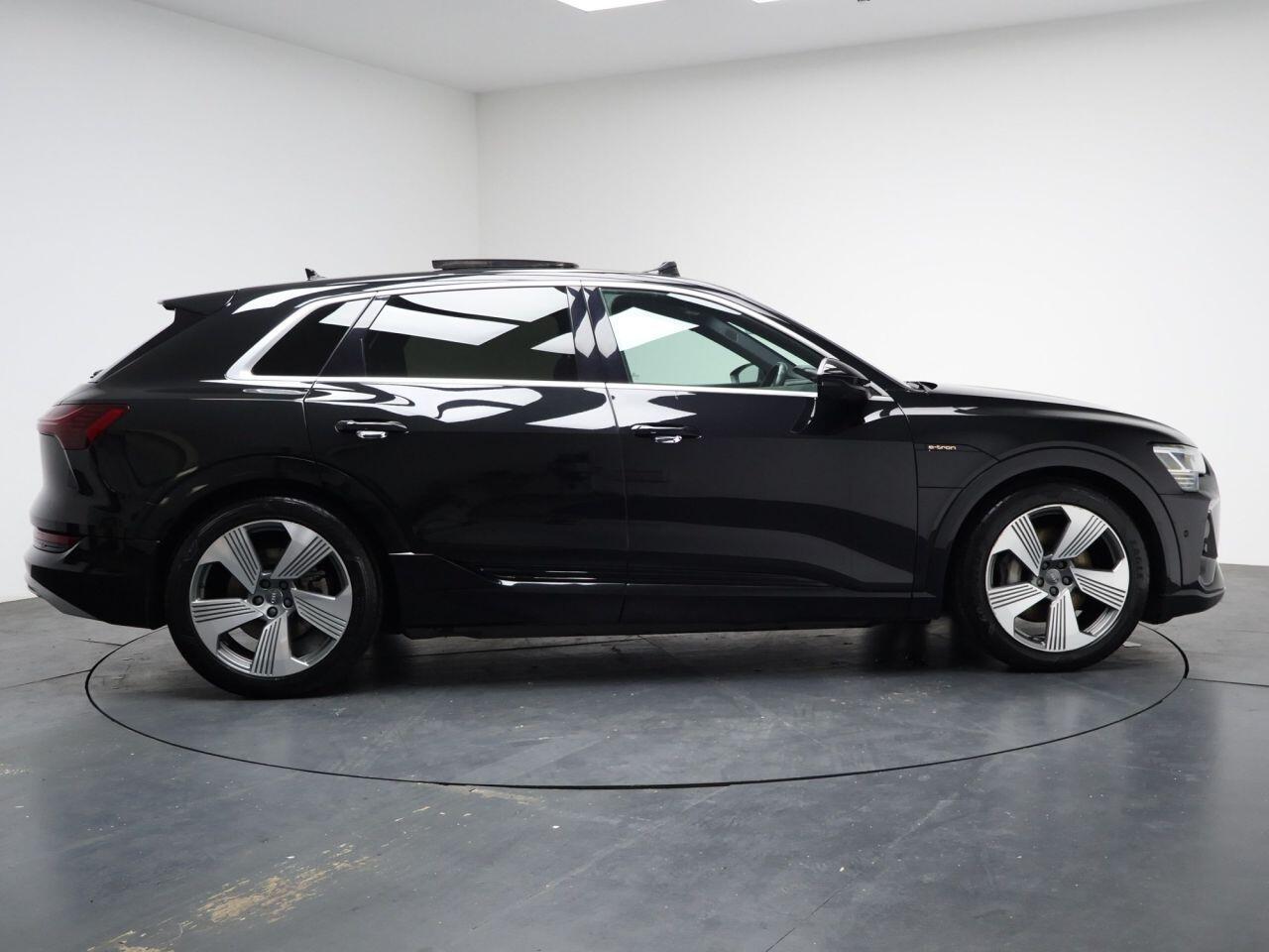 Audi E-Tron - Image 14