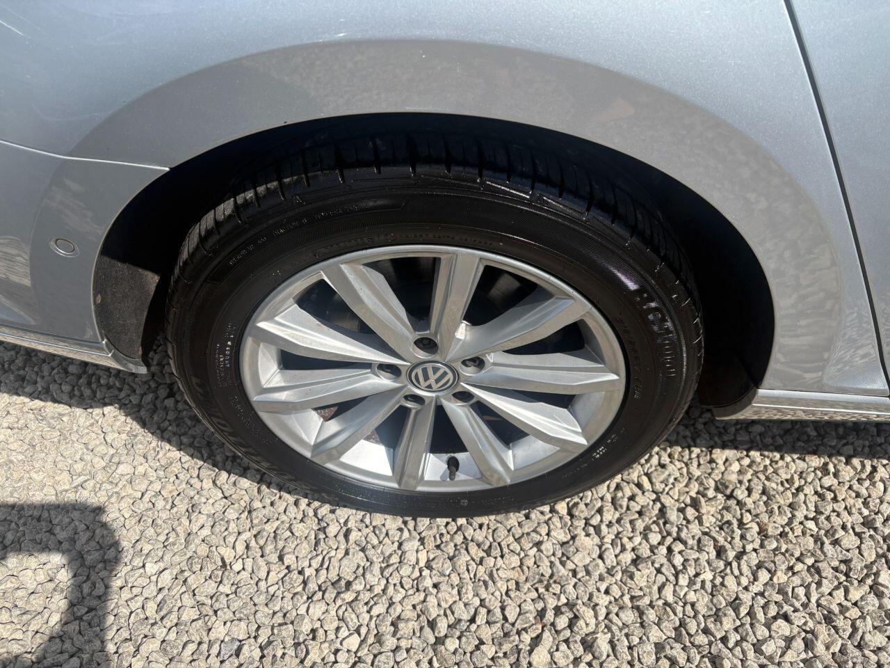 Volkswagen Passat - Image 18