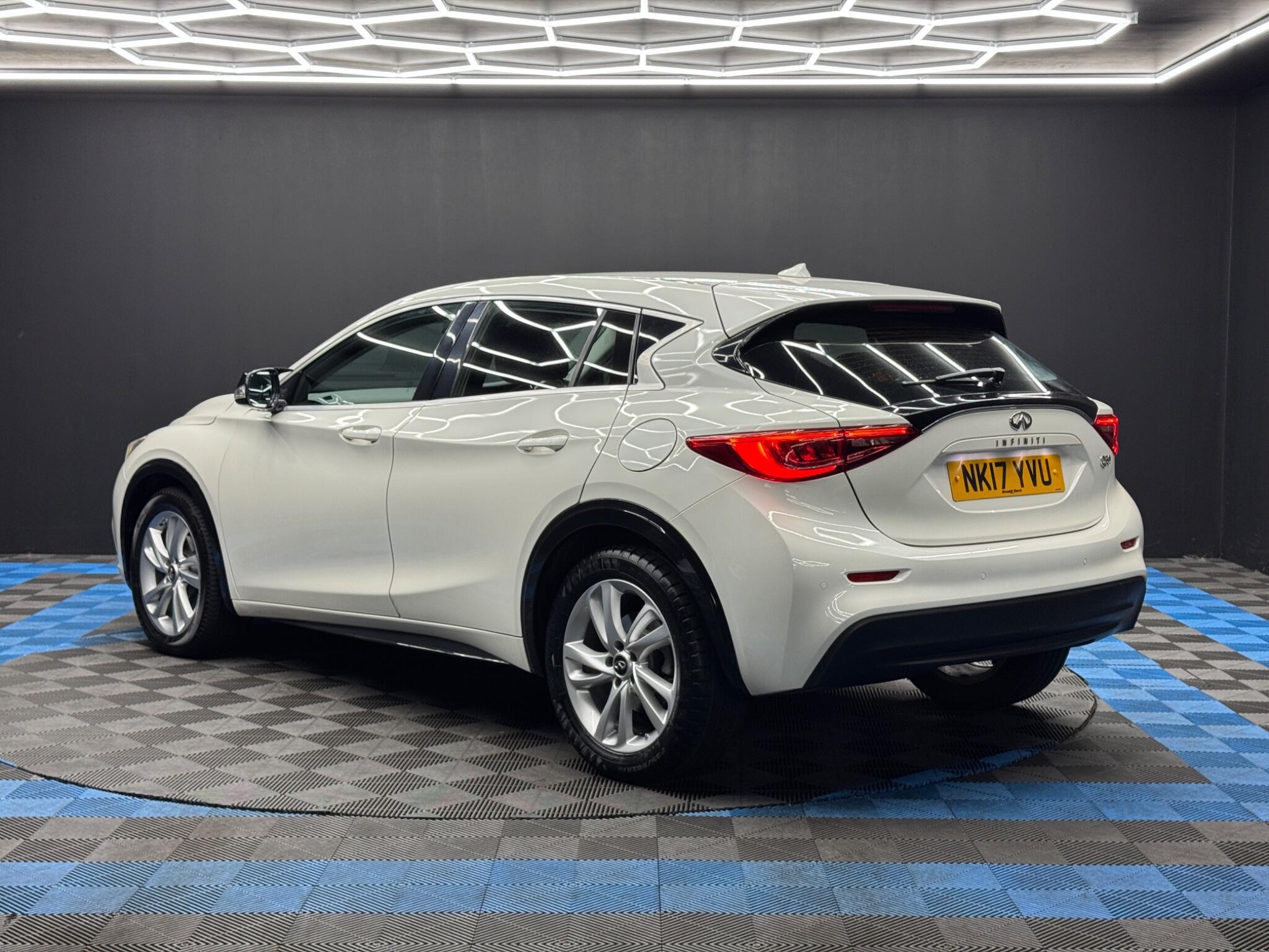 Infiniti Q30 - Image 7