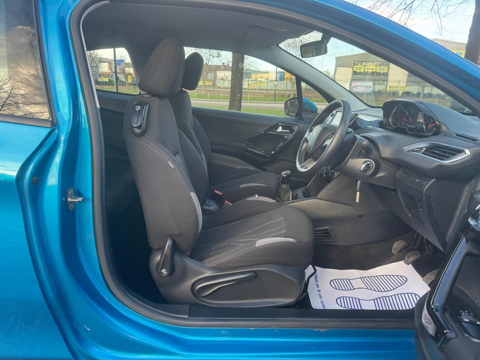 Peugeot 208 - Image 18