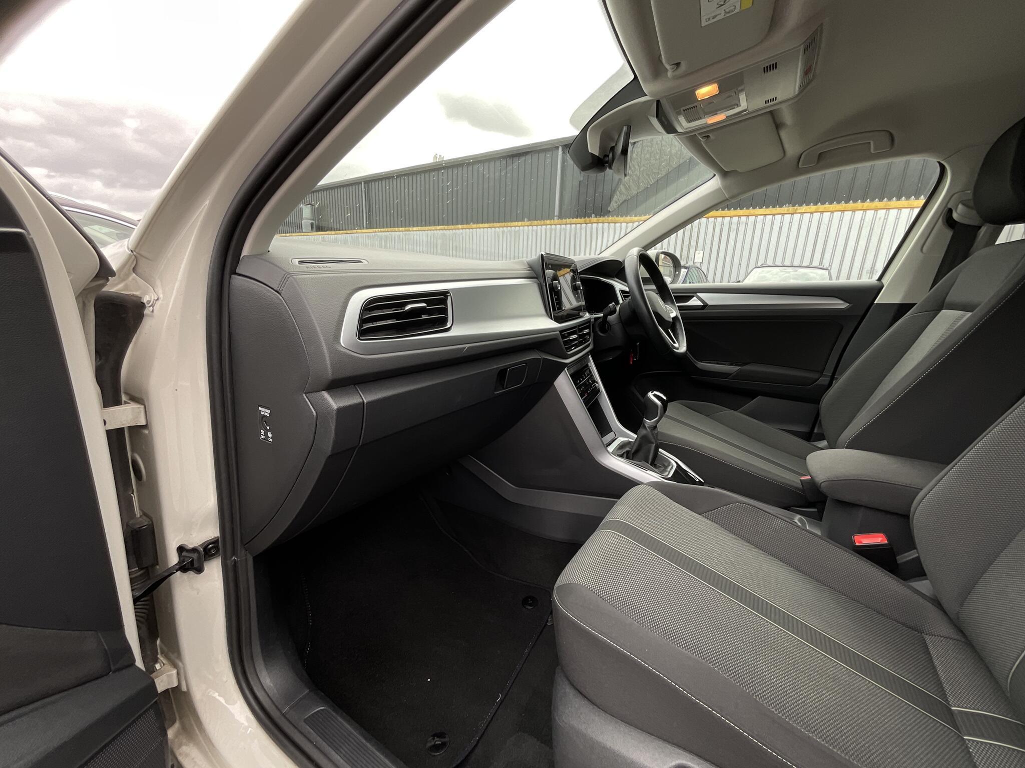 Volkswagen T-Roc - Image 17