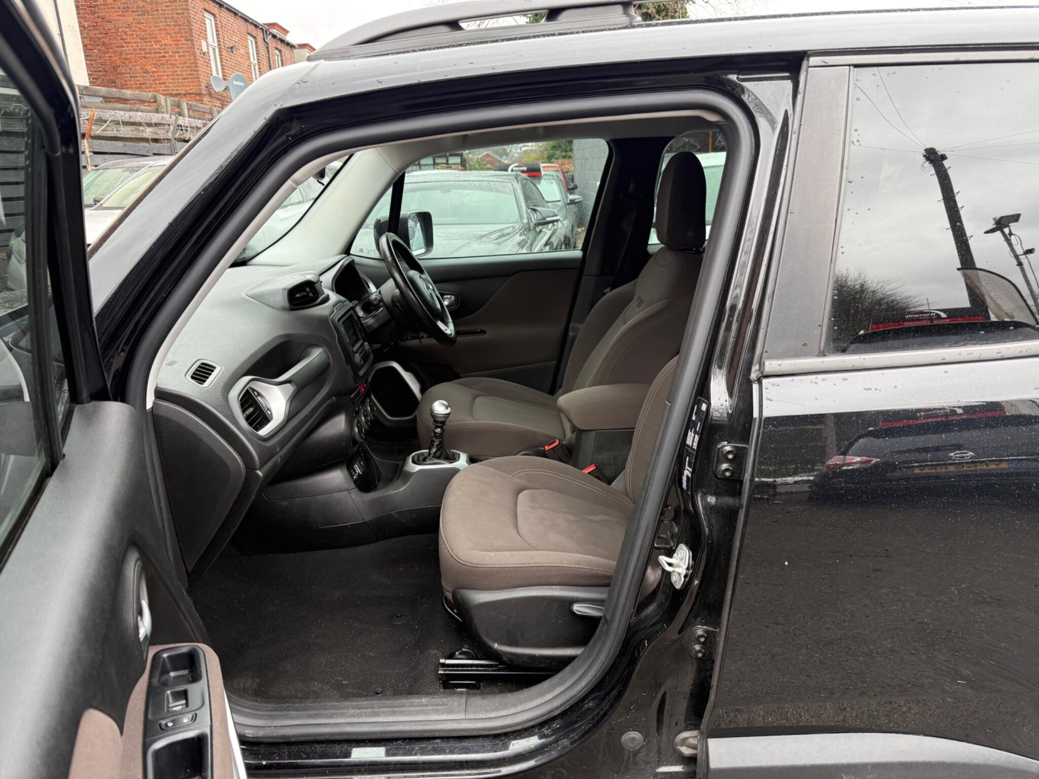 Jeep Renegade - Image 21