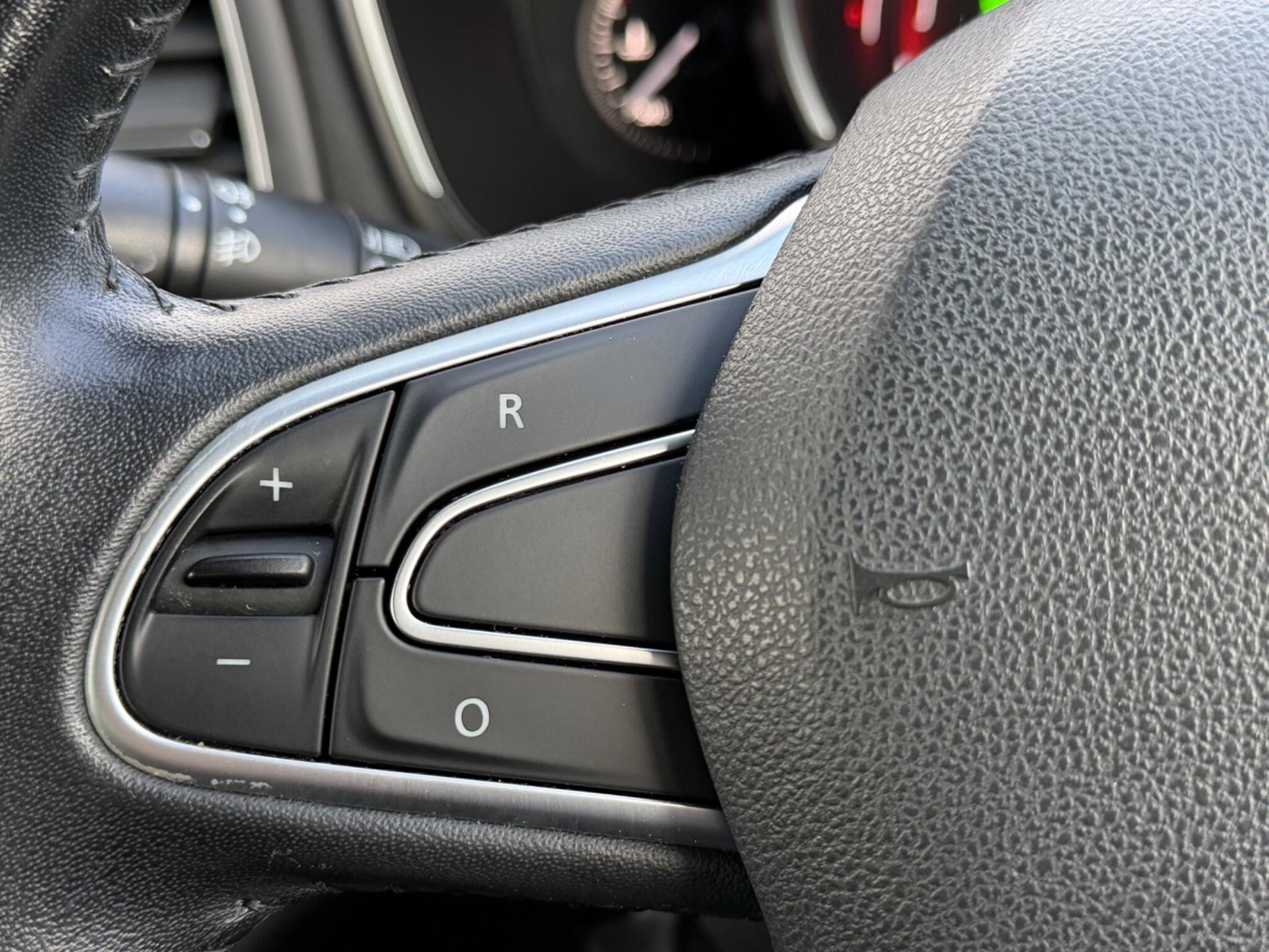 Renault Megane - Image 27