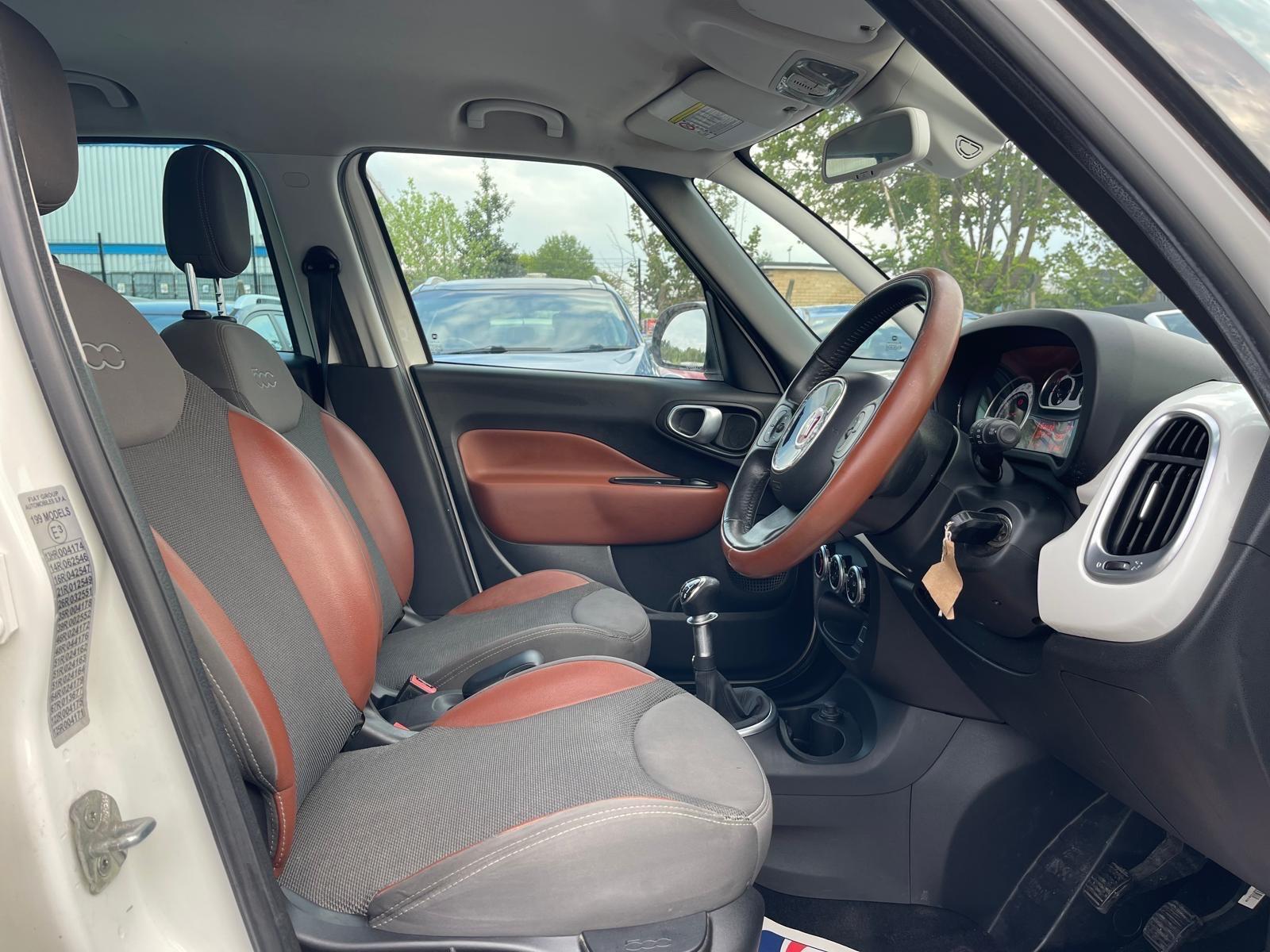 Fiat 500L - Image 13