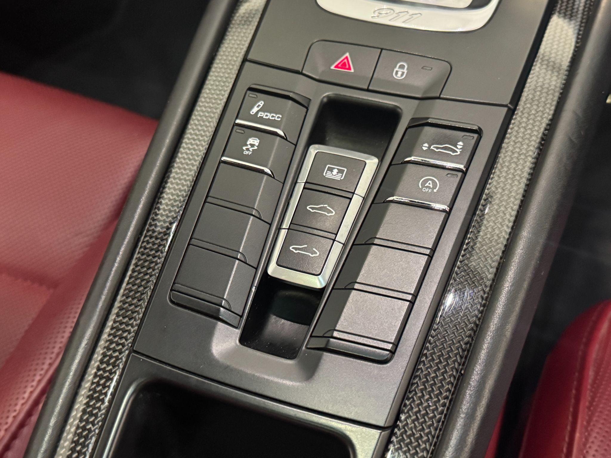 Porsche 911 - Image 25