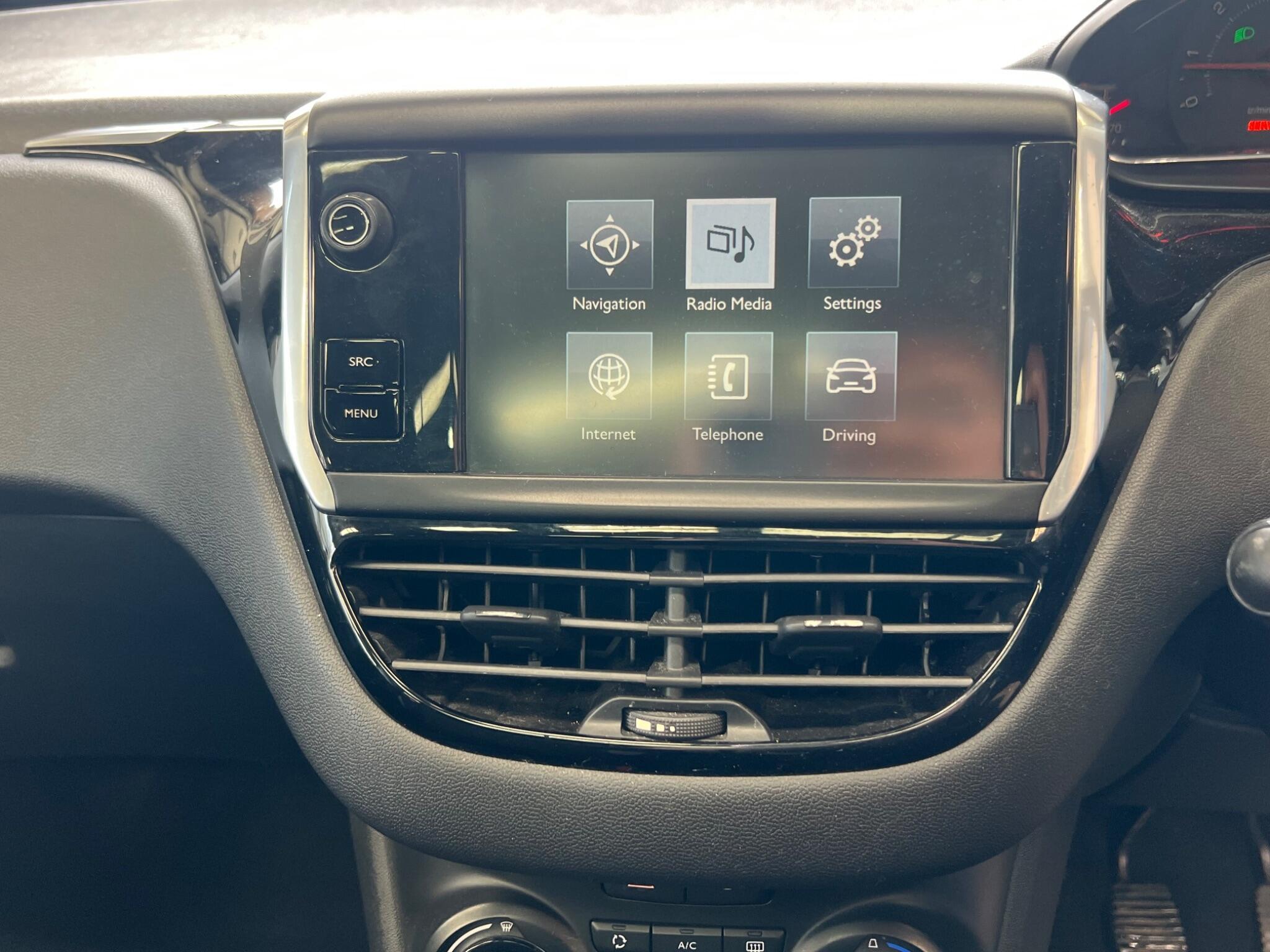 Peugeot 208 - Image 19