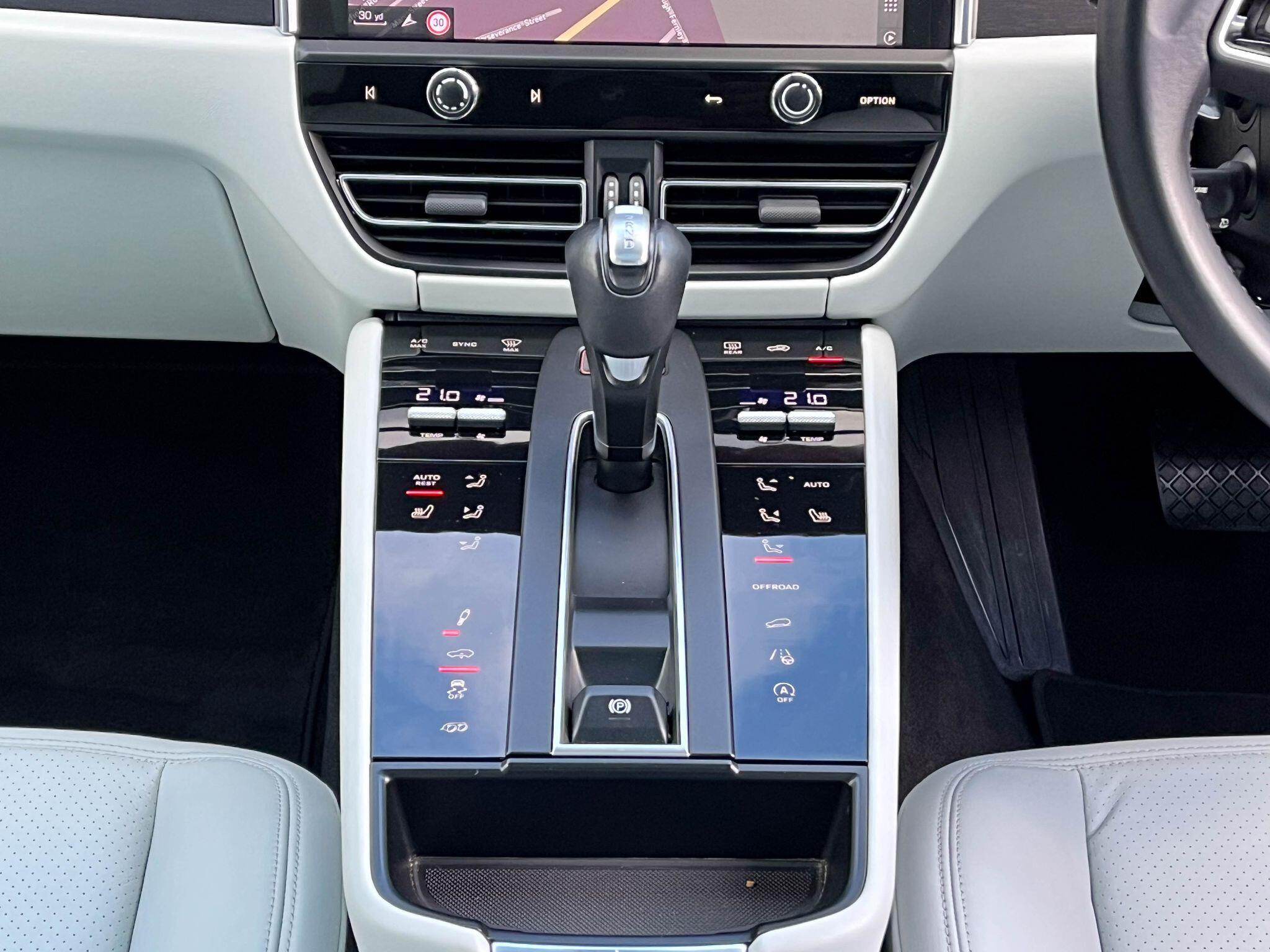 Porsche Macan - Image 16