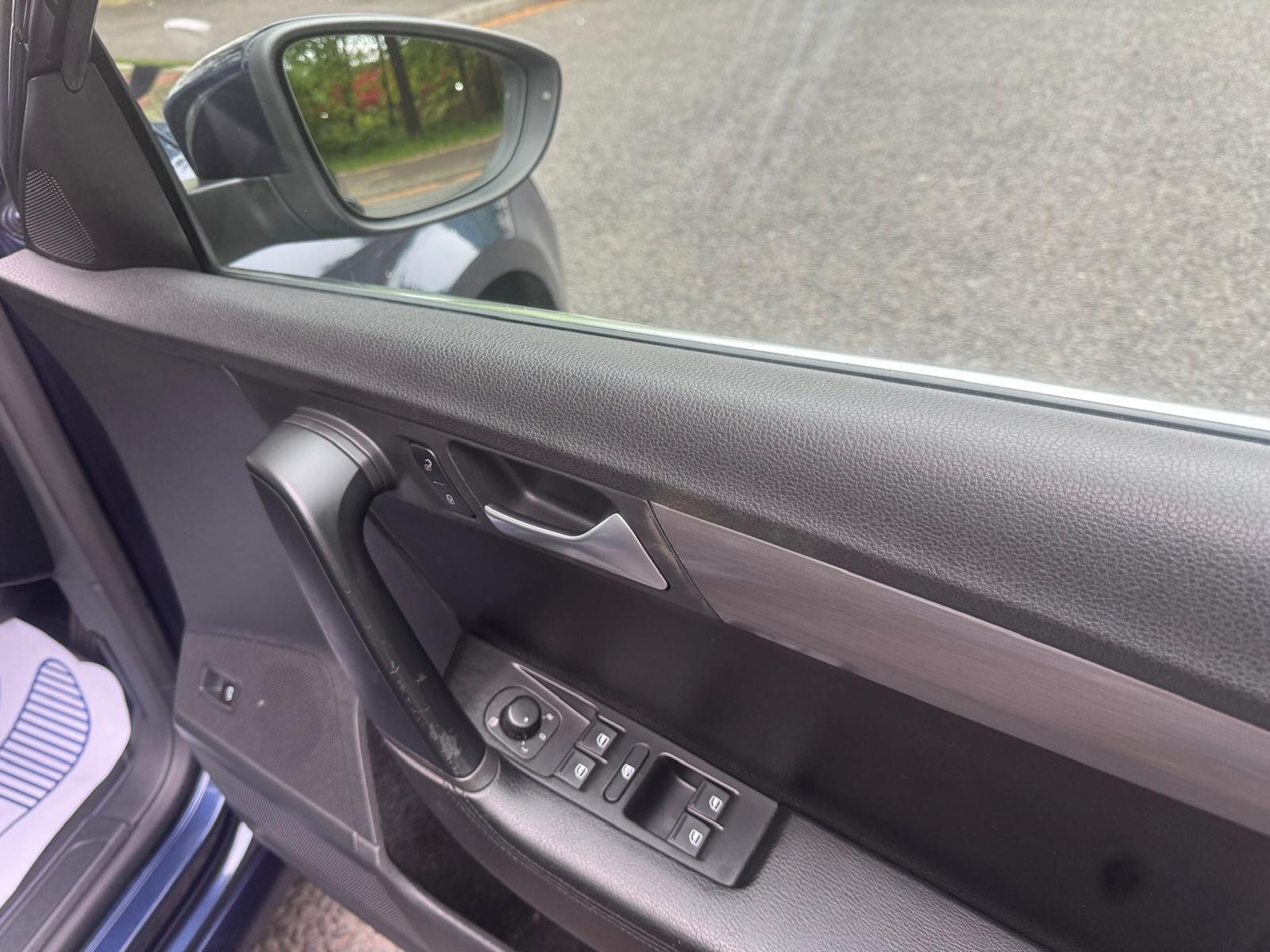 Volkswagen Passat - Image 34