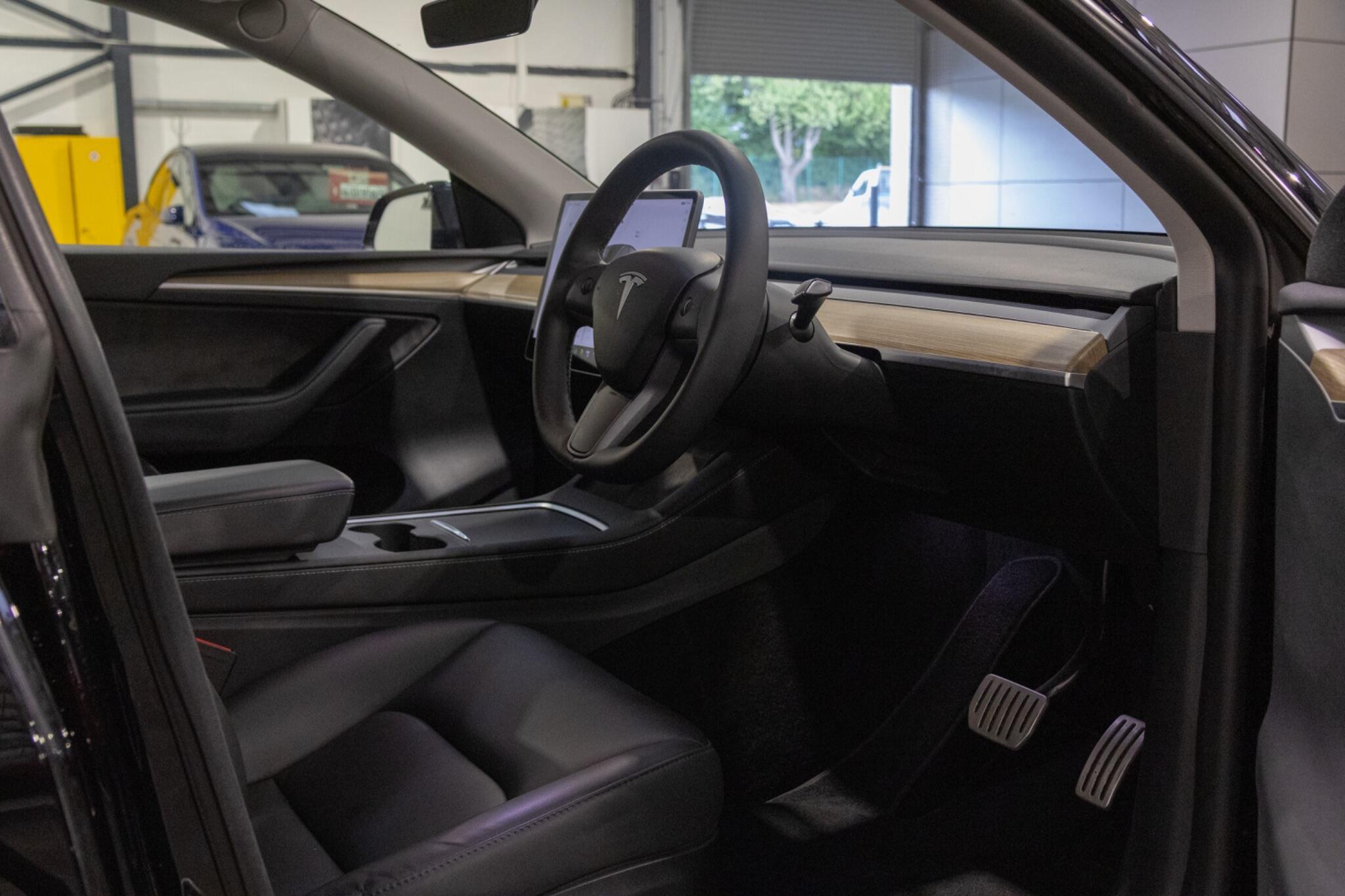 Tesla Model Y - Image 11