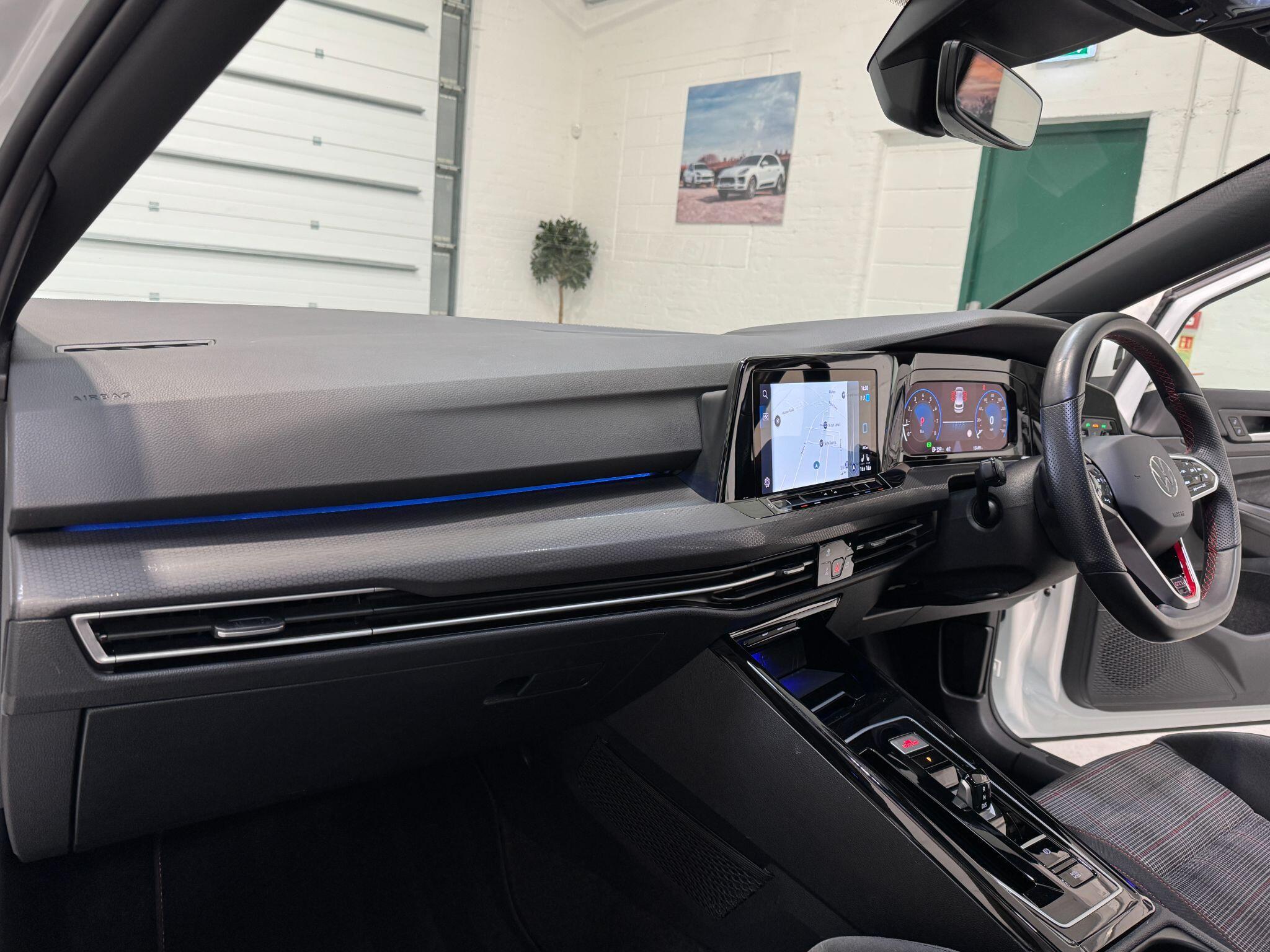 Volkswagen Golf - Image 20