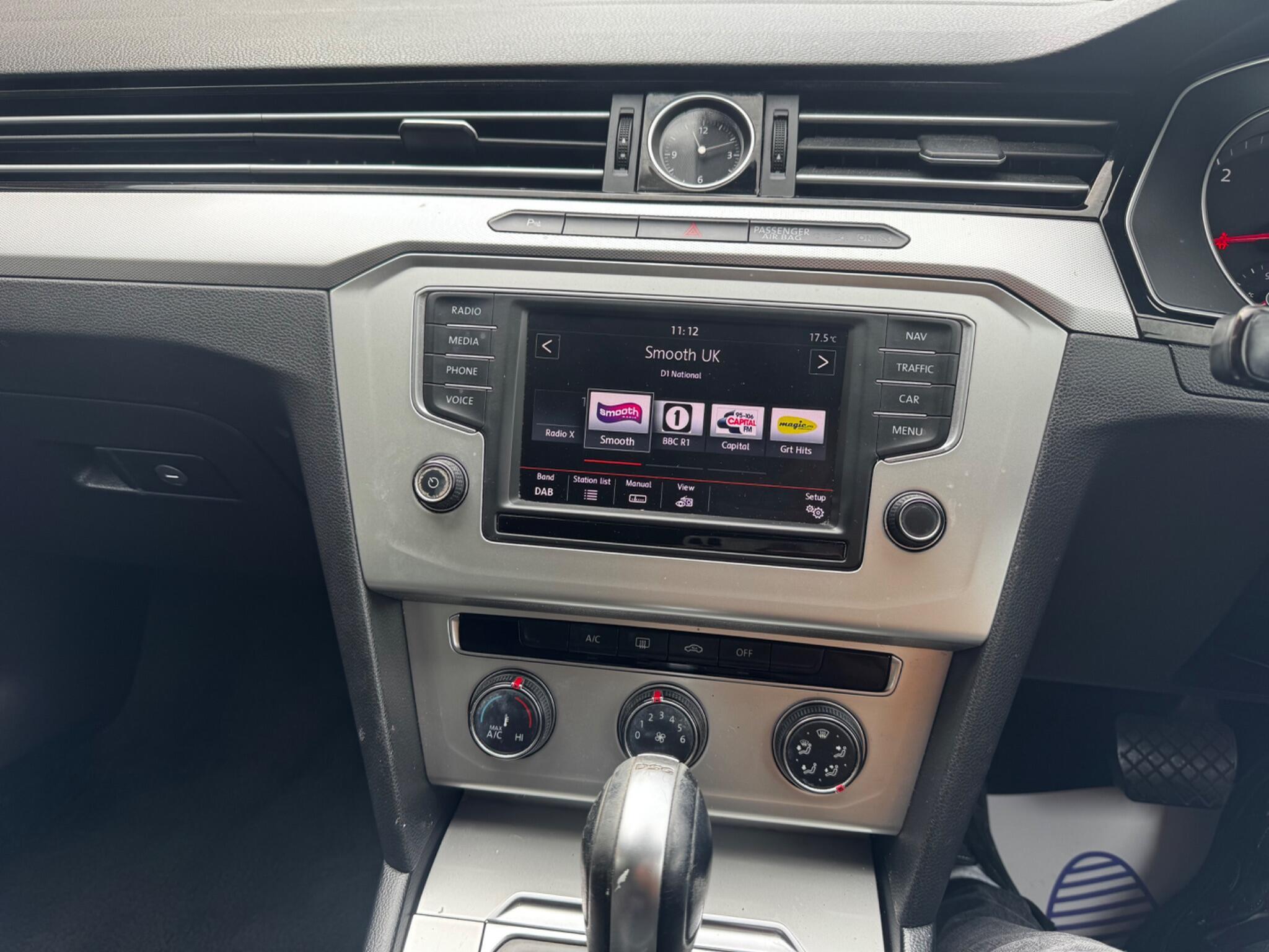 Volkswagen Passat - Image 15