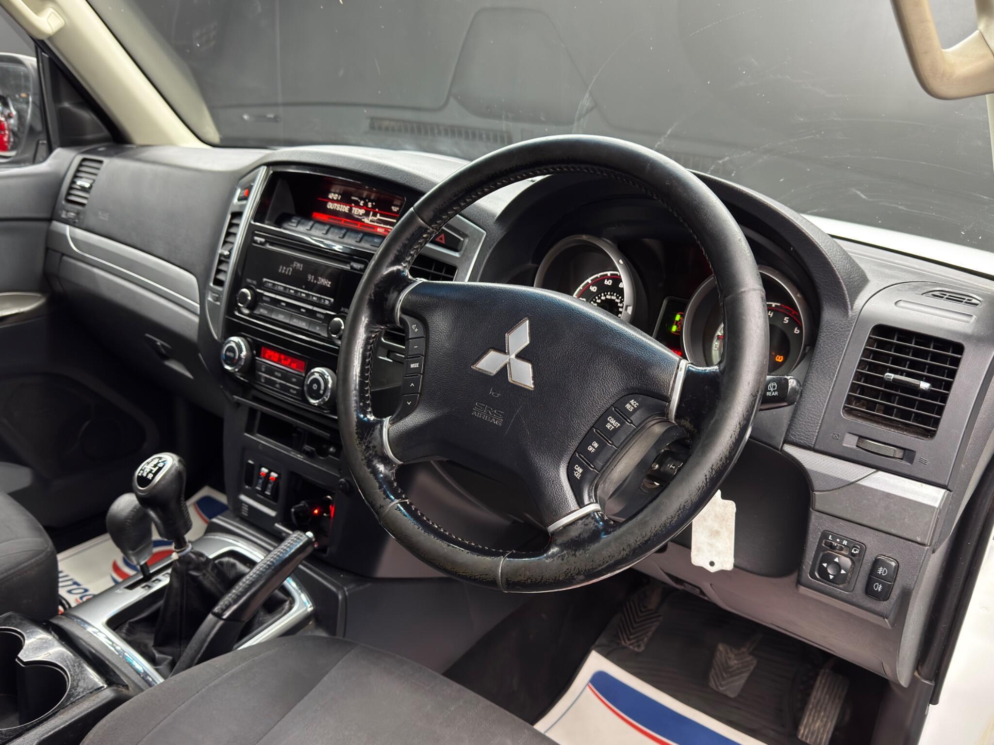 Mitsubishi Shogun - Image 9