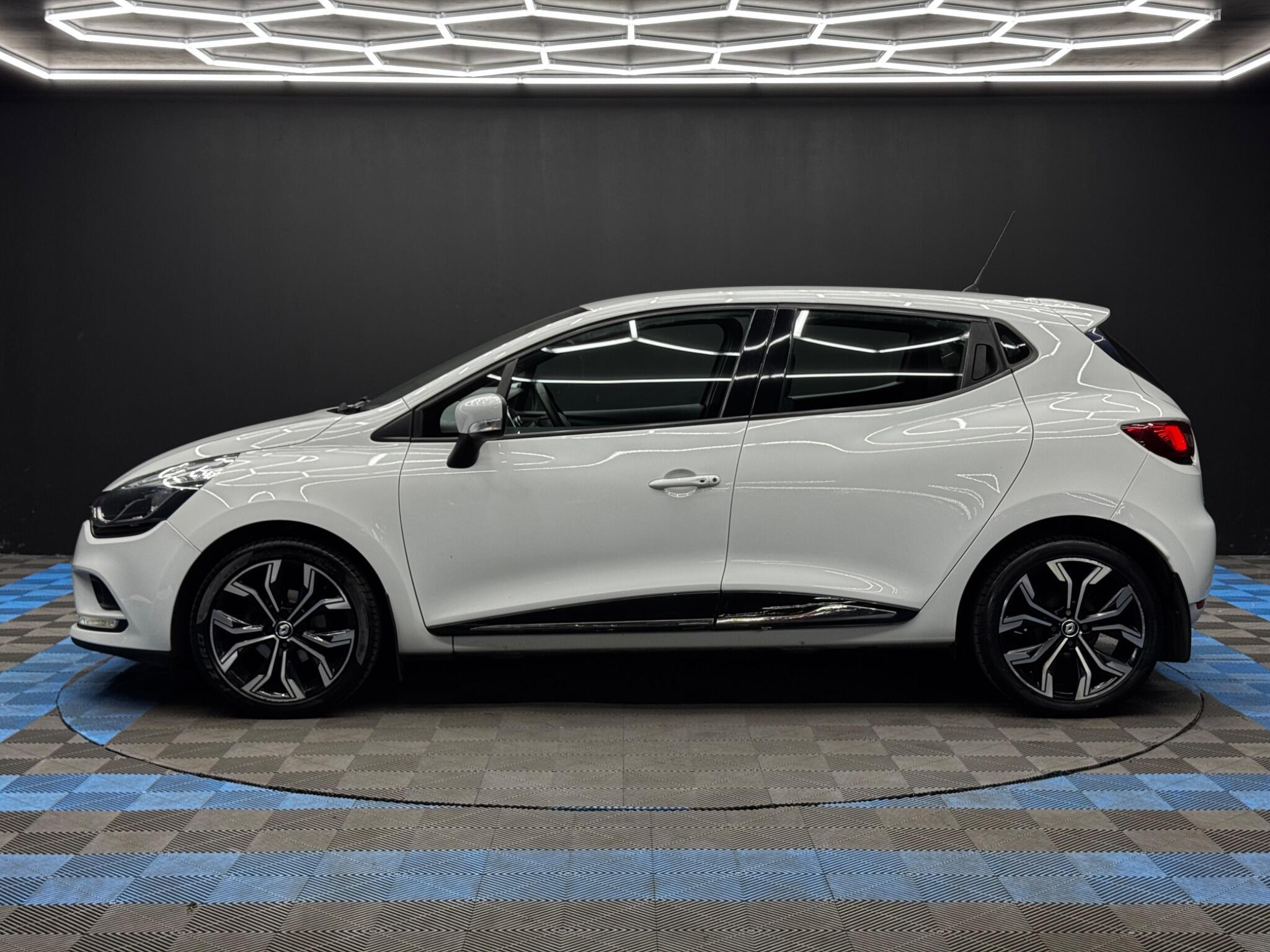 Renault Clio - Image 8