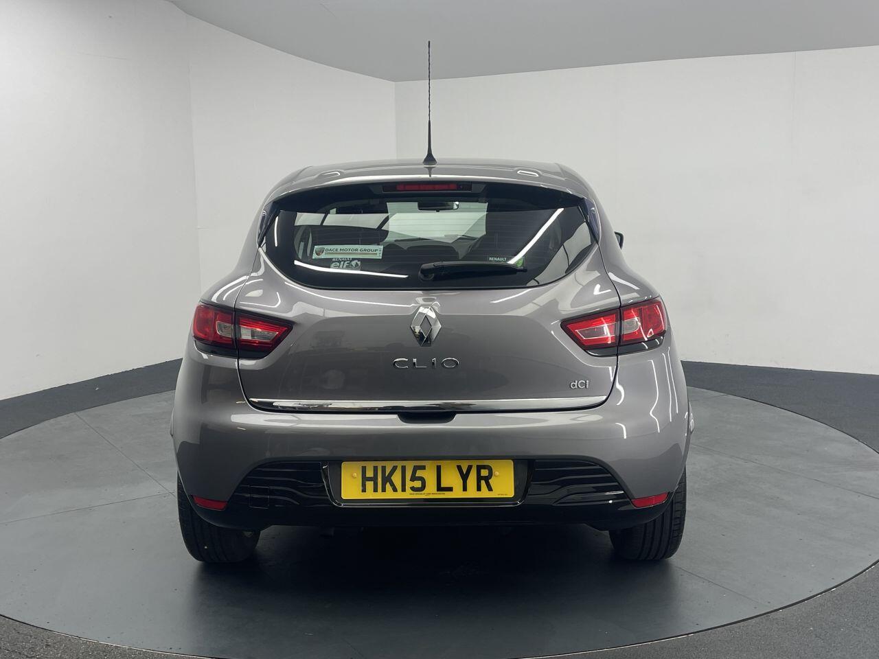 Renault Clio - Image 23