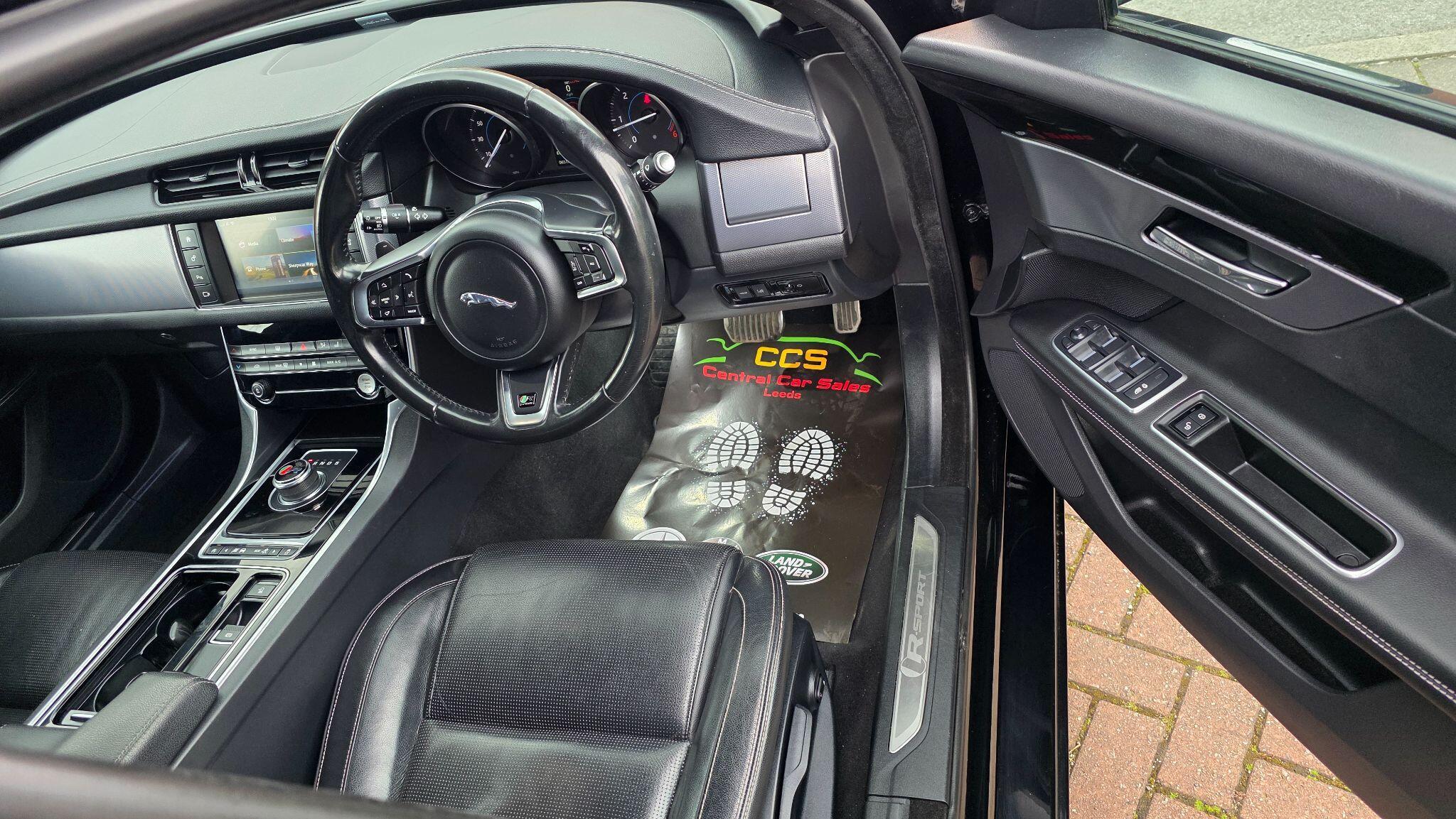 Jaguar XF - Image 27