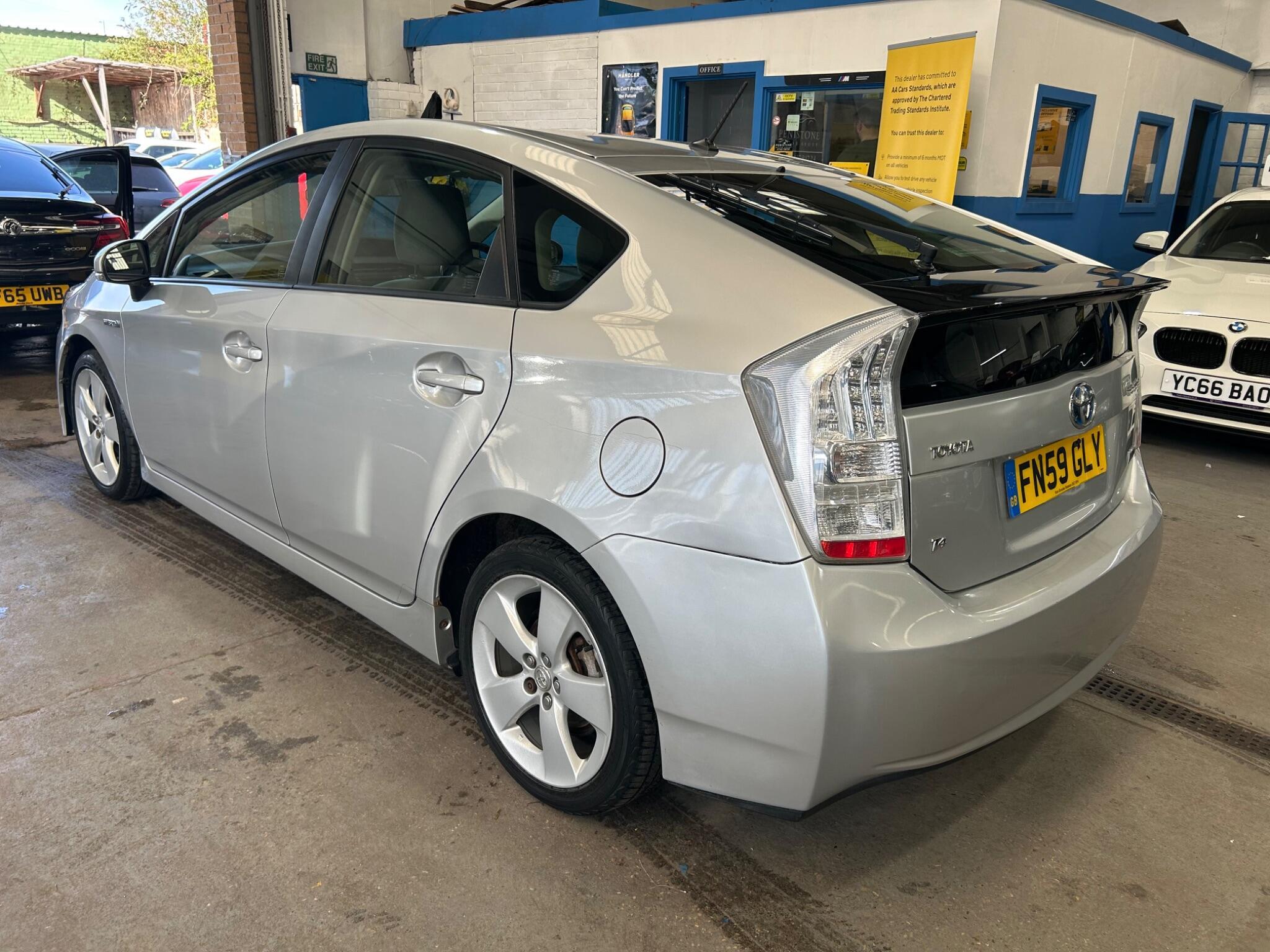 Toyota Prius - Image 4