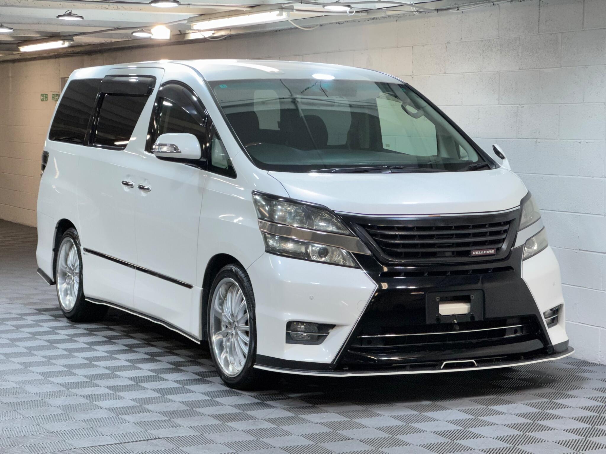 Toyota Vellfire - Image 2