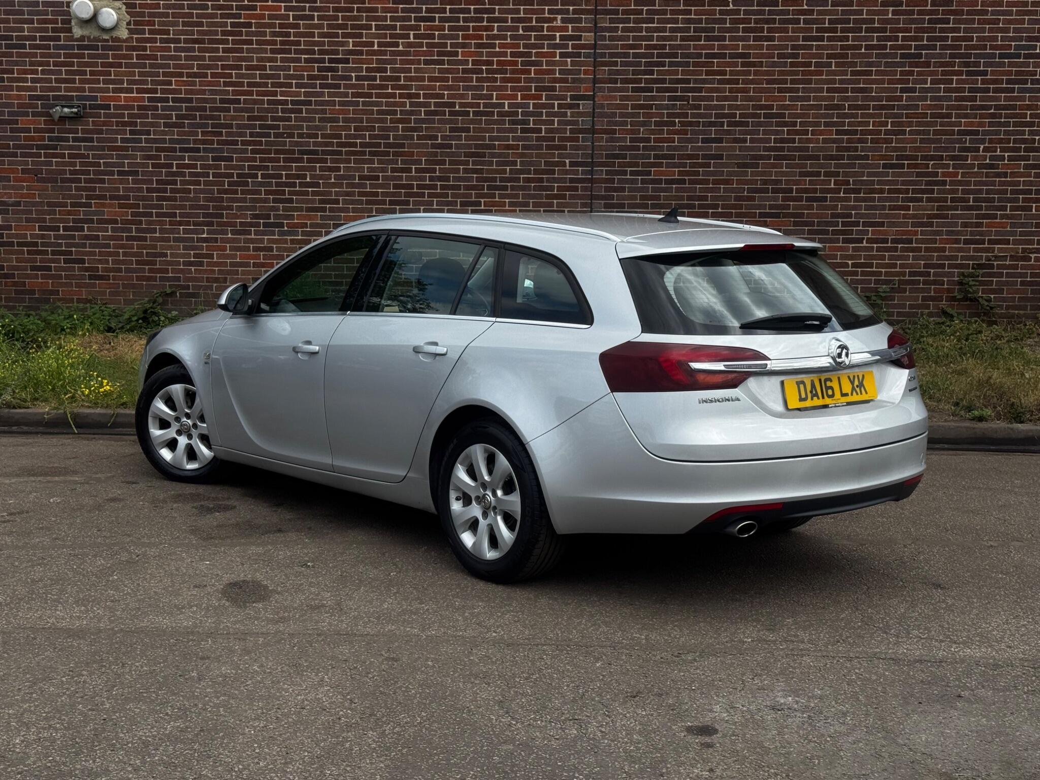 Vauxhall Insignia - Image 11