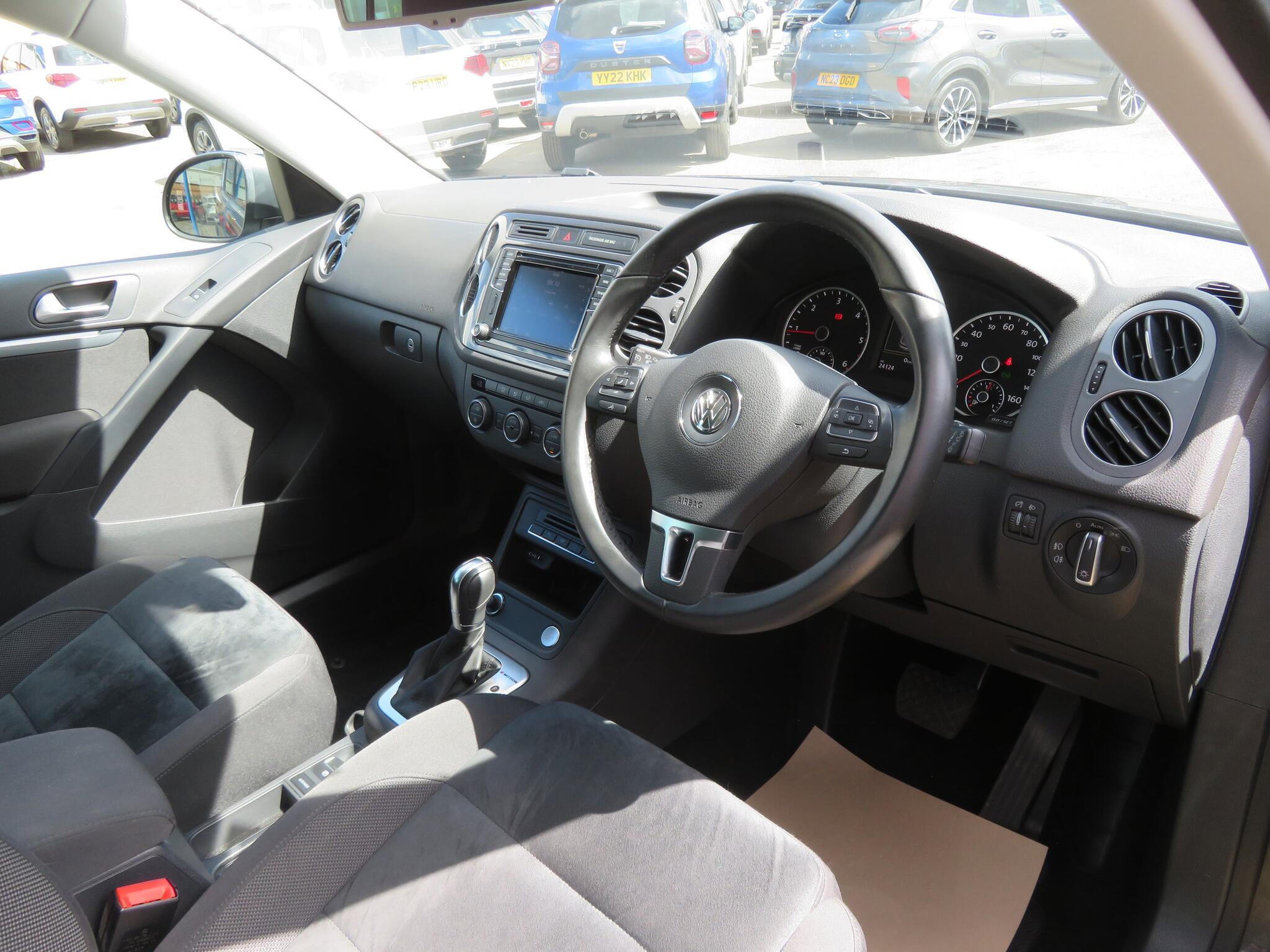 Volkswagen Tiguan - Image 14