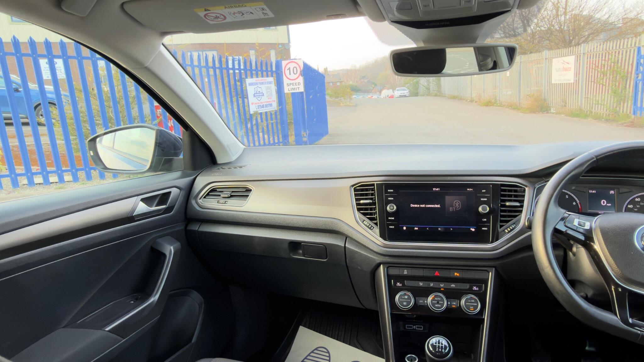 Volkswagen T-Roc - Image 20