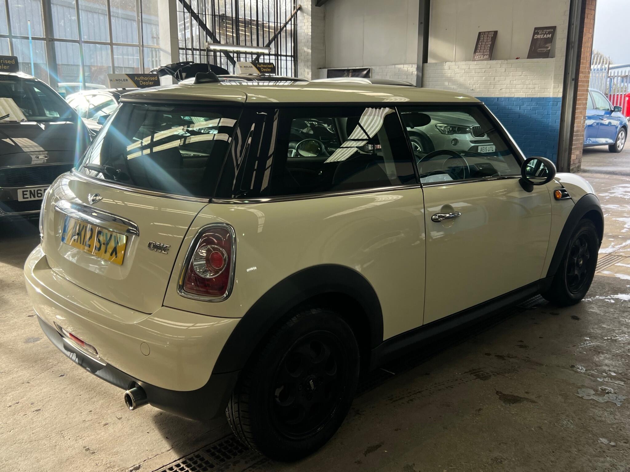 MINI Hatch - Image 8