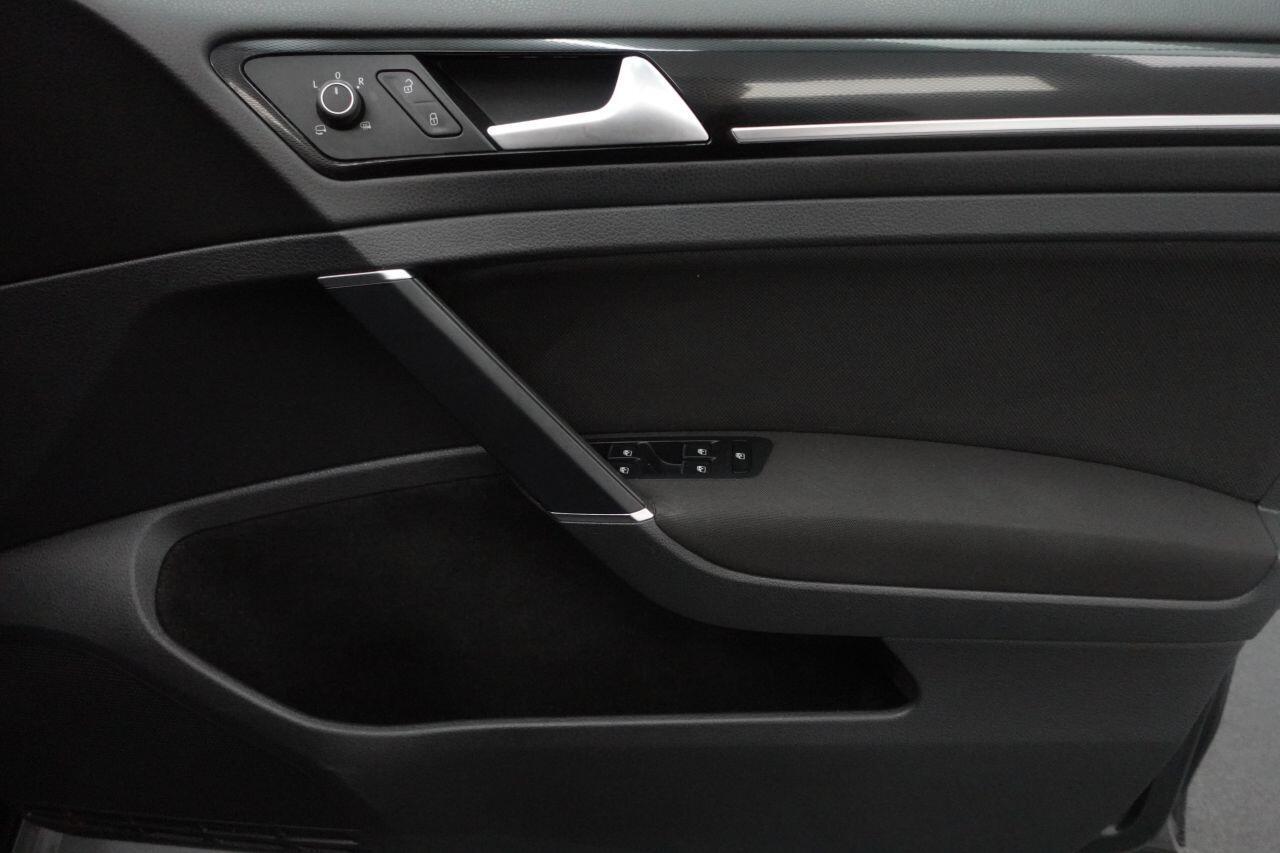 Volkswagen Golf - Image 15
