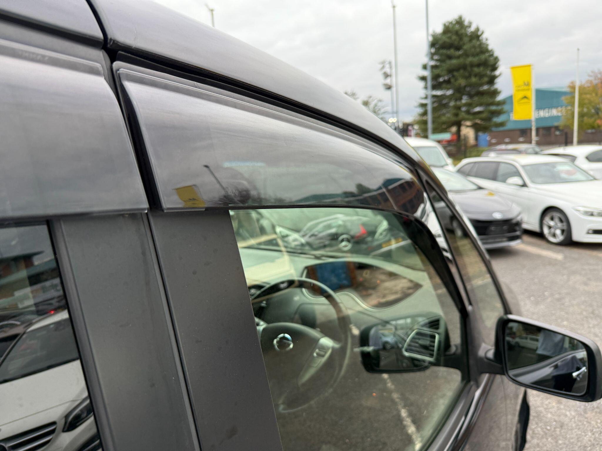 Nissan Serena - Image 17