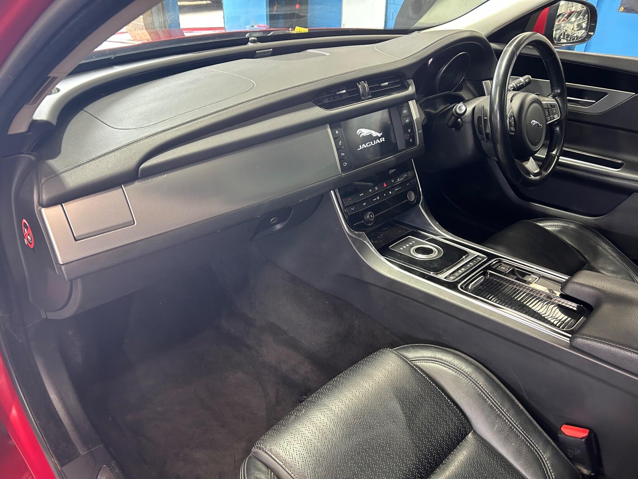 Jaguar XF - Image 15