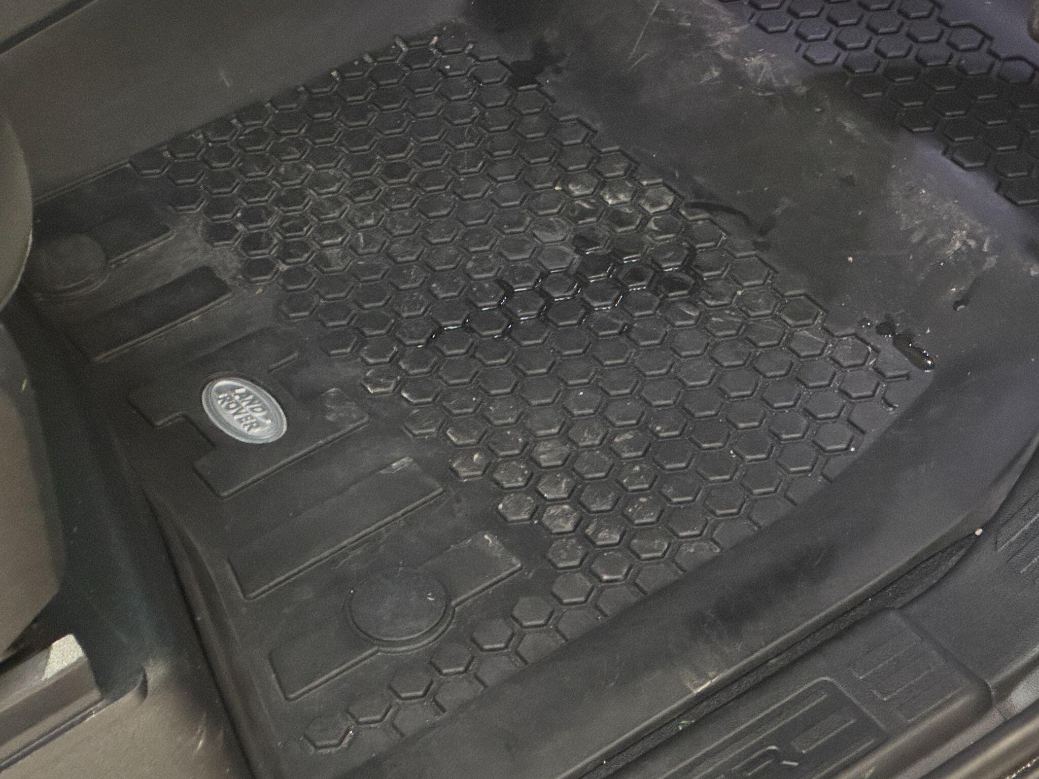 Land Rover Defender 110 - Image 35