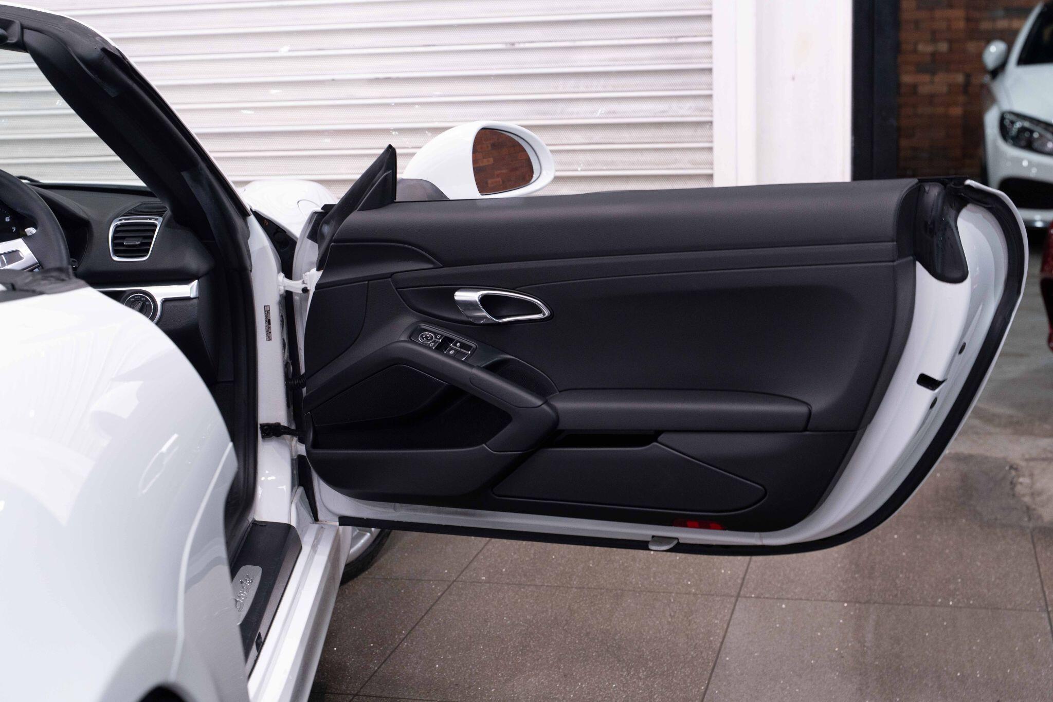 Porsche Boxster - Image 17