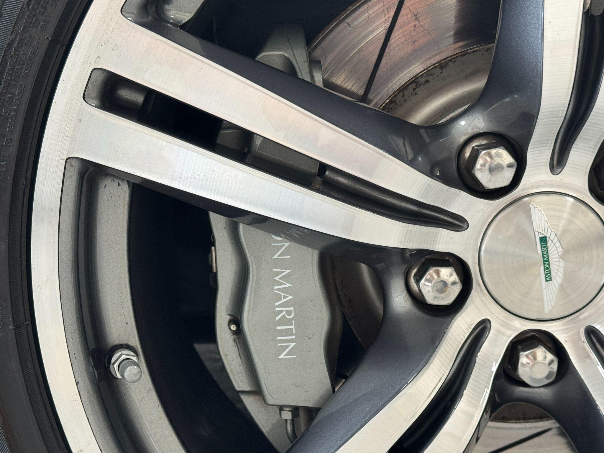 Aston Martin Vantage - Image 50