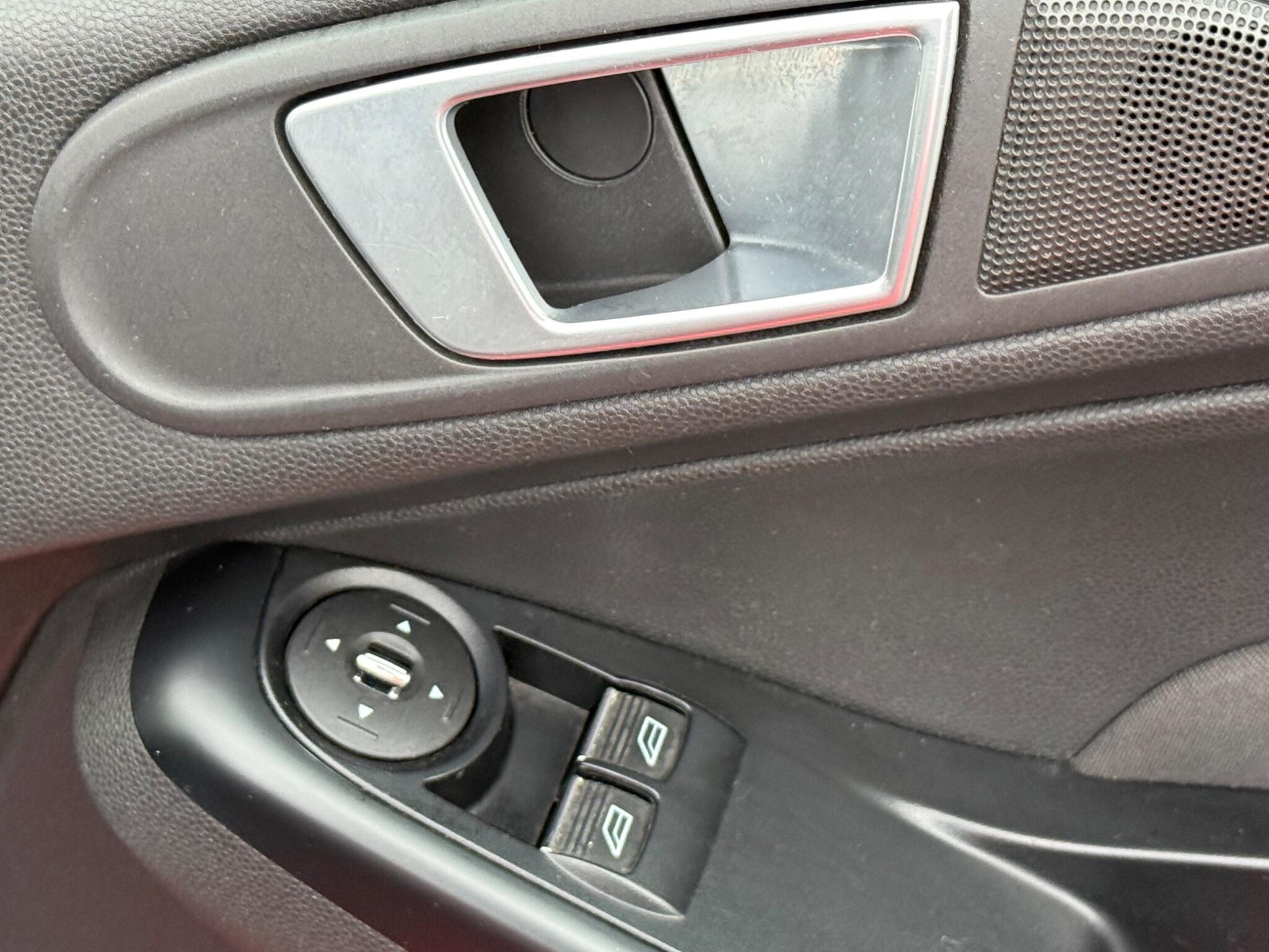 Ford Fiesta - Image 18